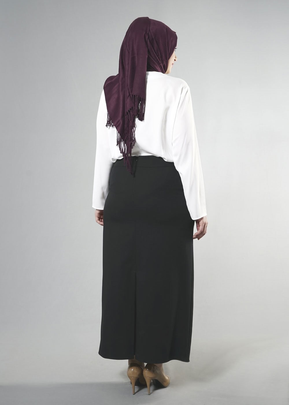 Tesettür giyim BEYAZ YAKASI ZİNCİR BAĞLAMA DETAYLI BLUZ 2574