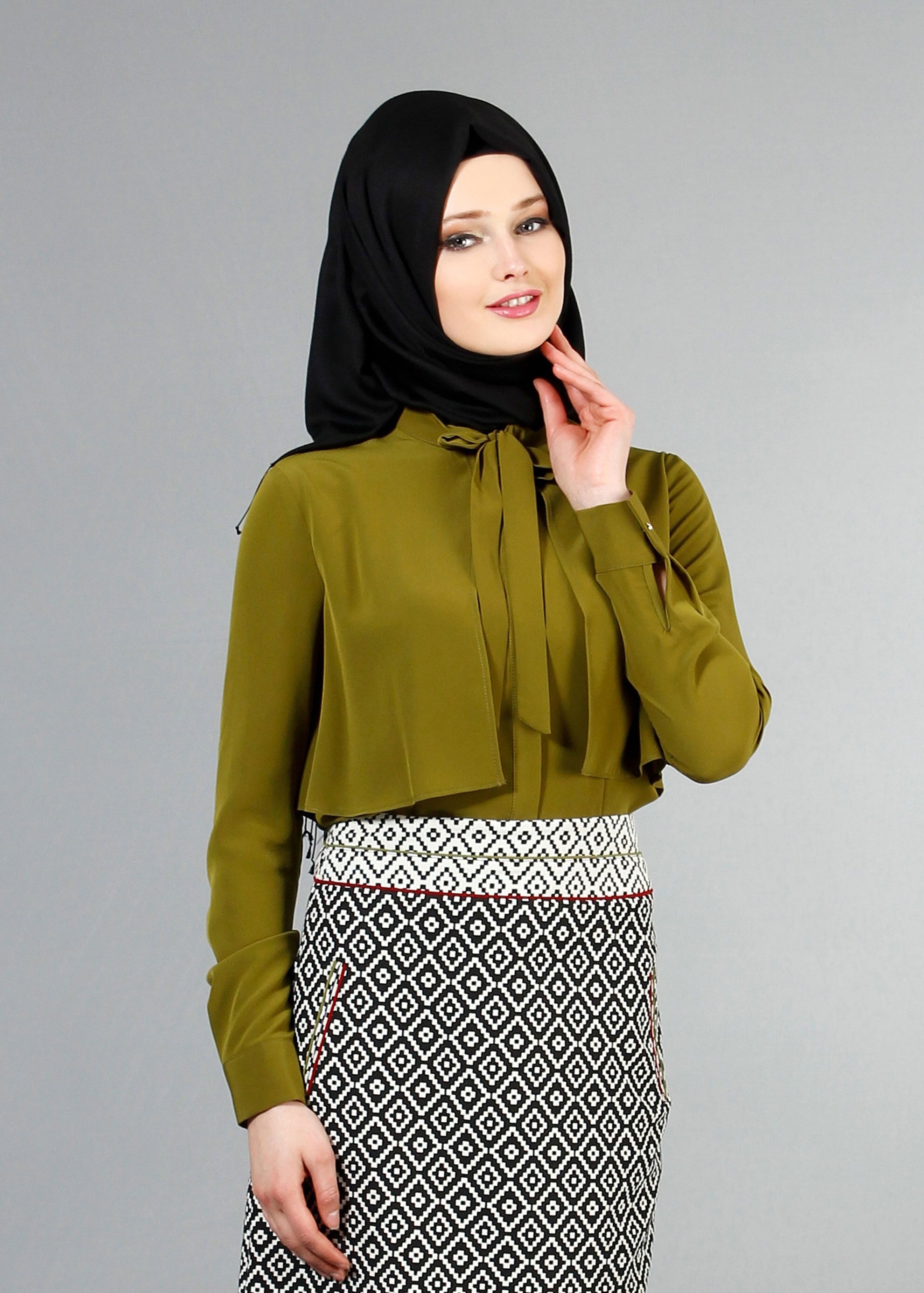 Tesettür giyim YEŞİL BAĞLAMA DETAYLI BLUZ 4237