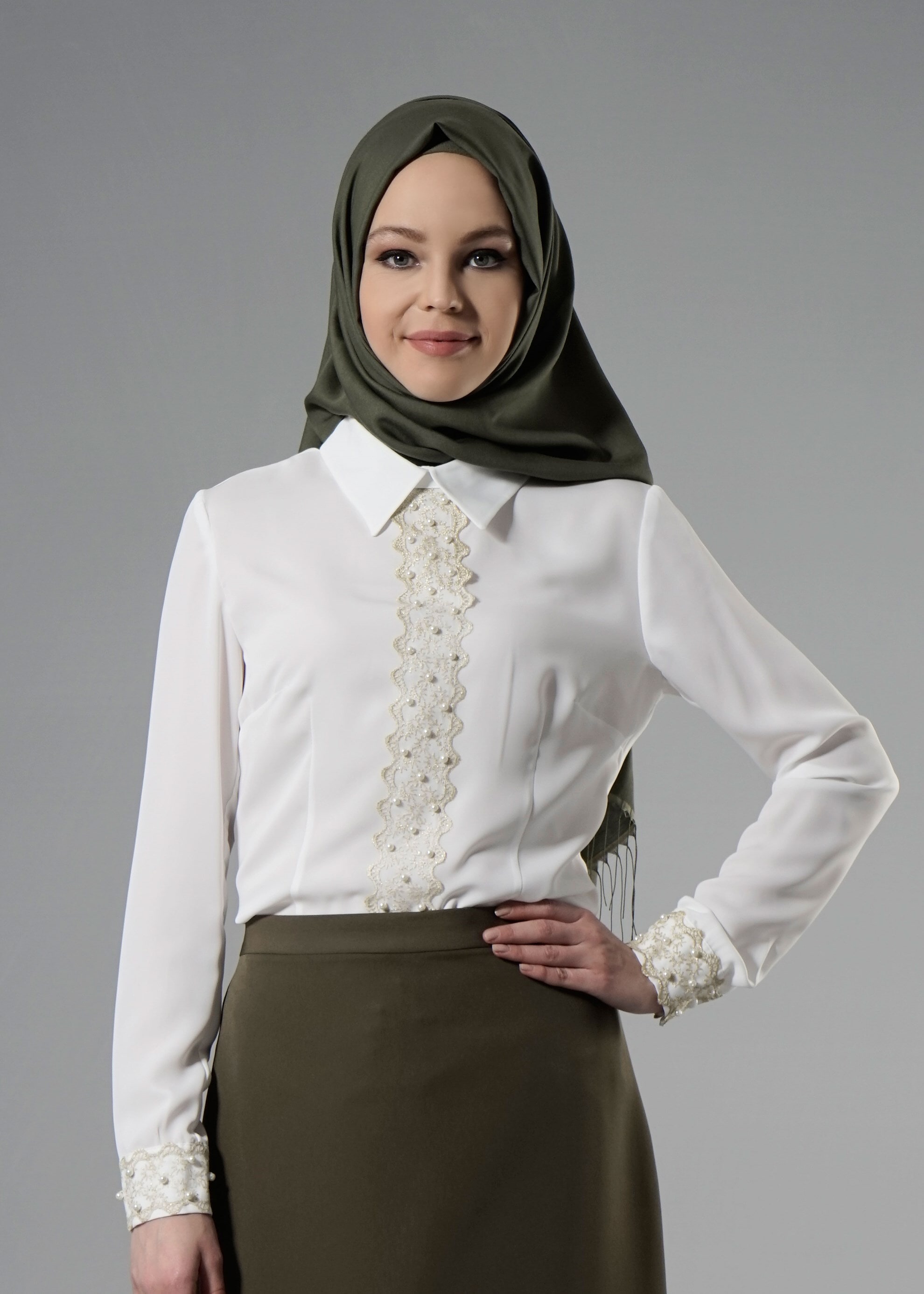 Tesettür giyim BEYAZ İNCİLİ GÜPÜR DETAYLI BLUZ 4238