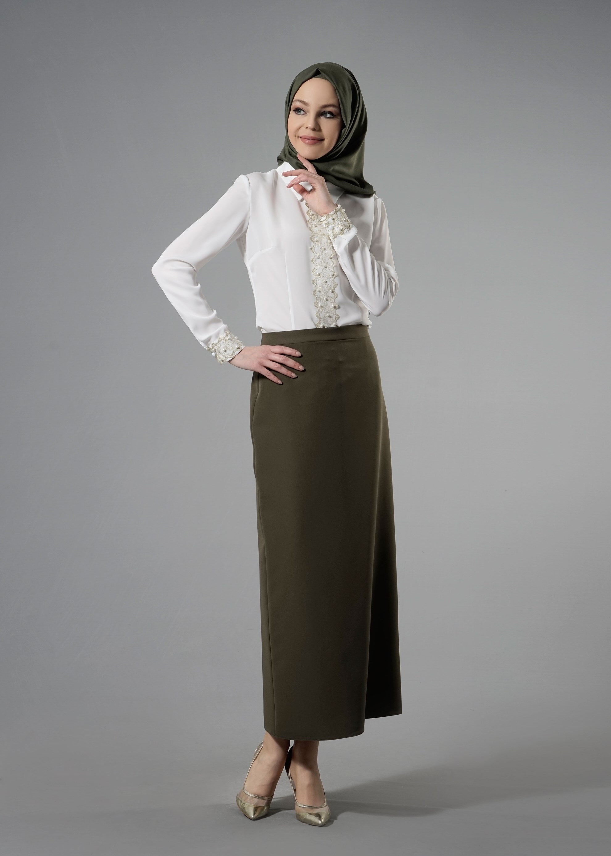 Tesettür giyim BEYAZ İNCİLİ GÜPÜR DETAYLI BLUZ 4238