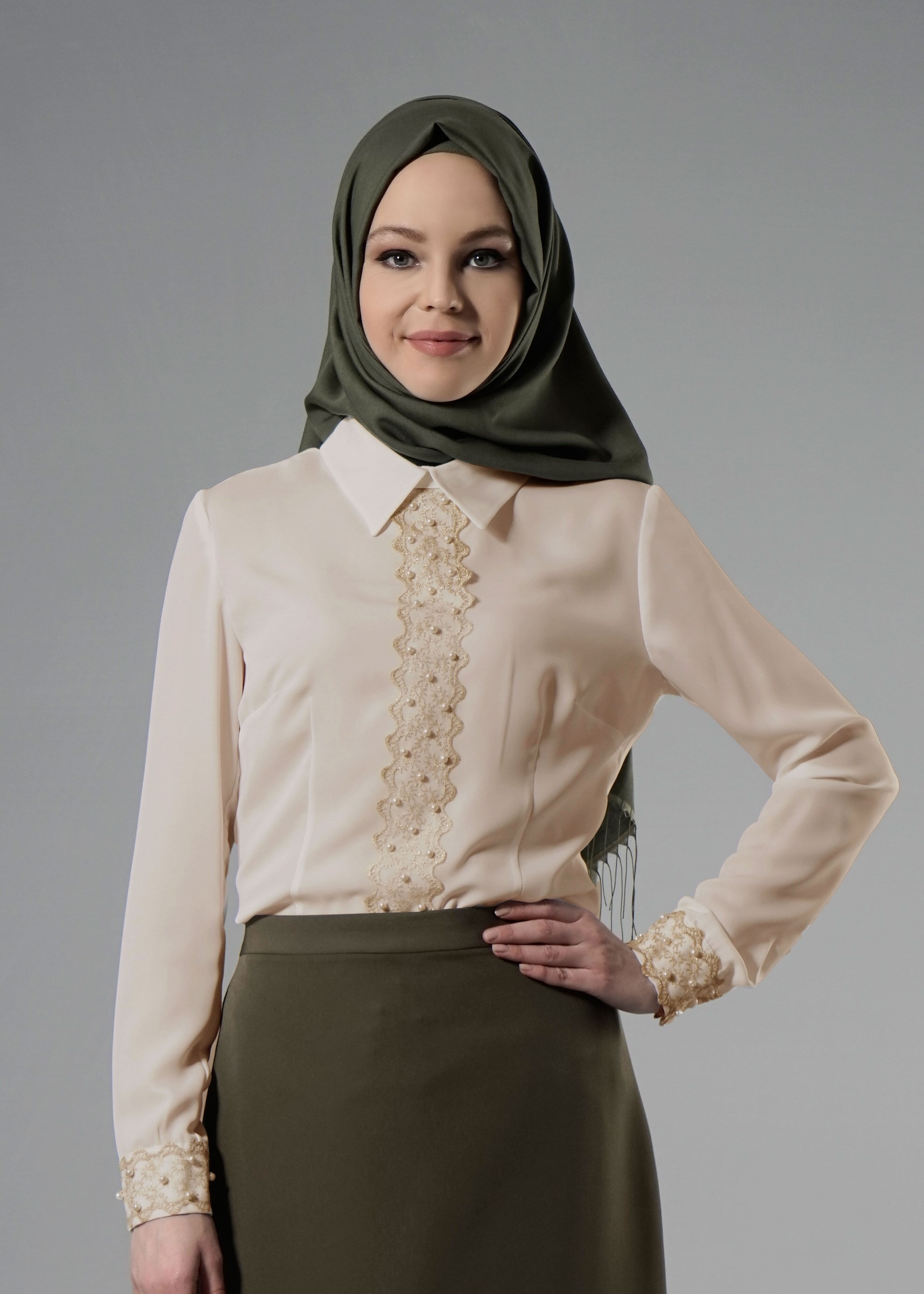 Tesettür giyim BEJ İNCİLİ GÜPÜR DETAYLI BLUZ 4238