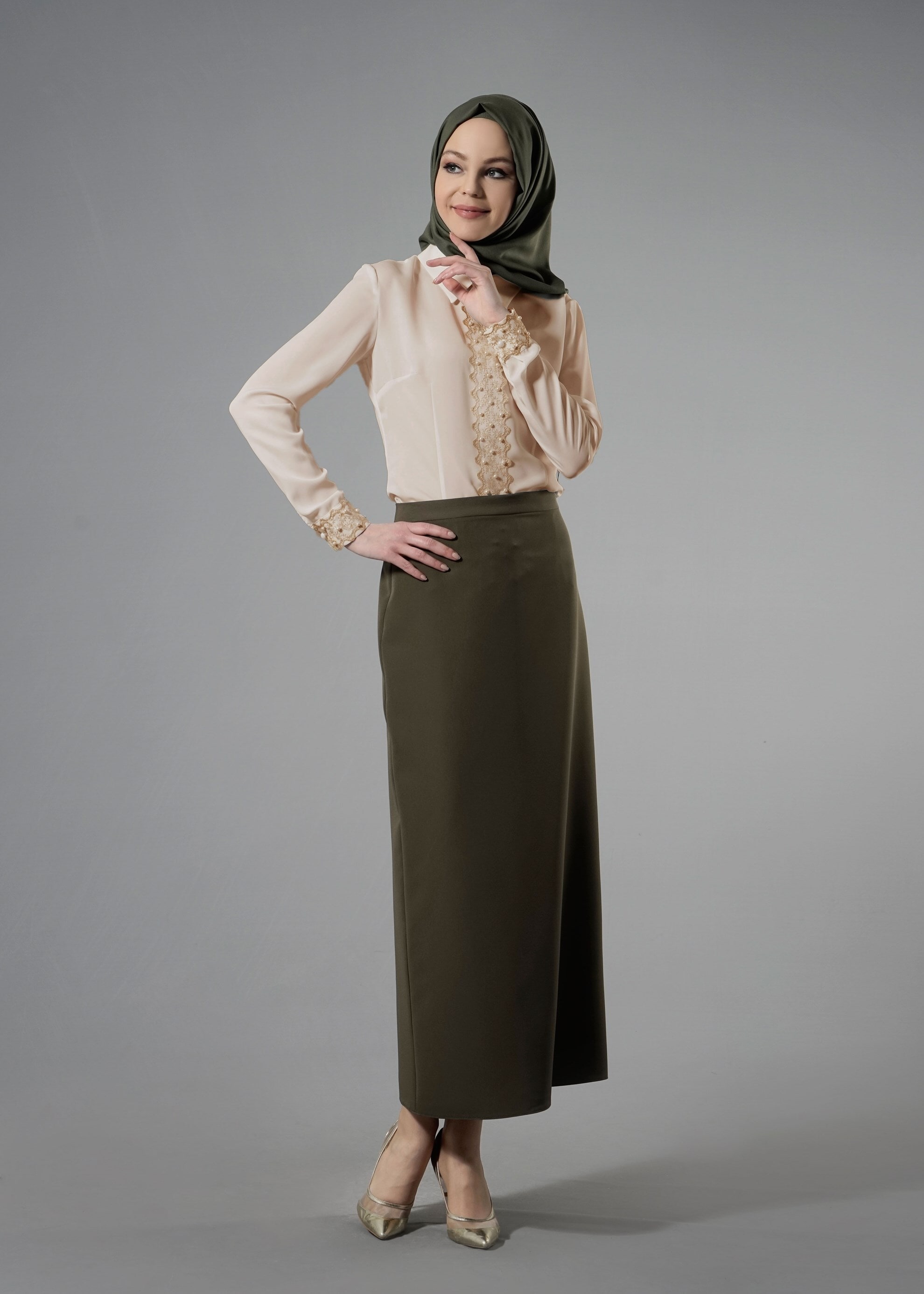 Tesettür giyim BEJ İNCİLİ GÜPÜR DETAYLI BLUZ 4238