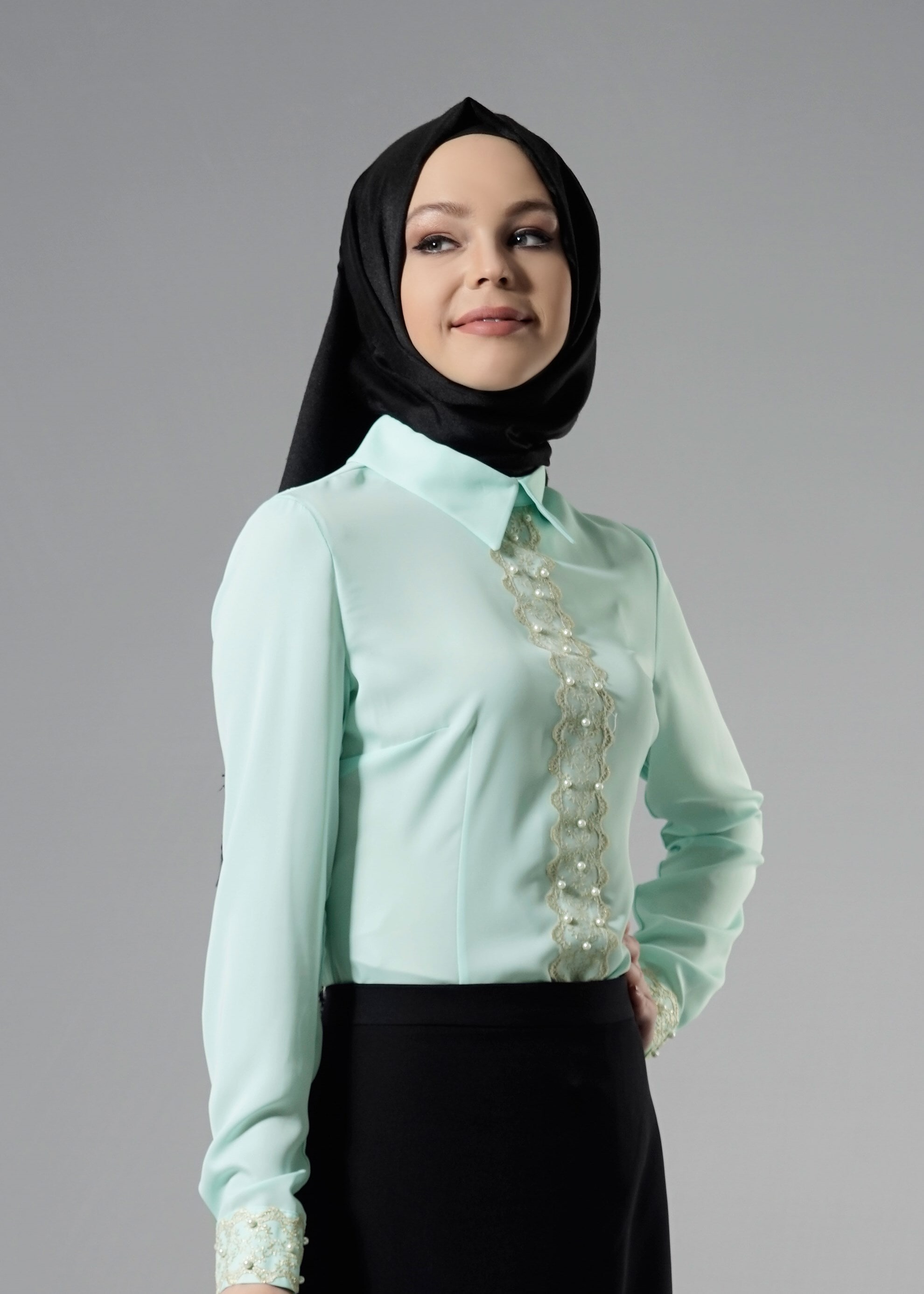 Tesettür giyim YEŞİL İNCİLİ GÜPÜR DETAYLI BLUZ 4238
