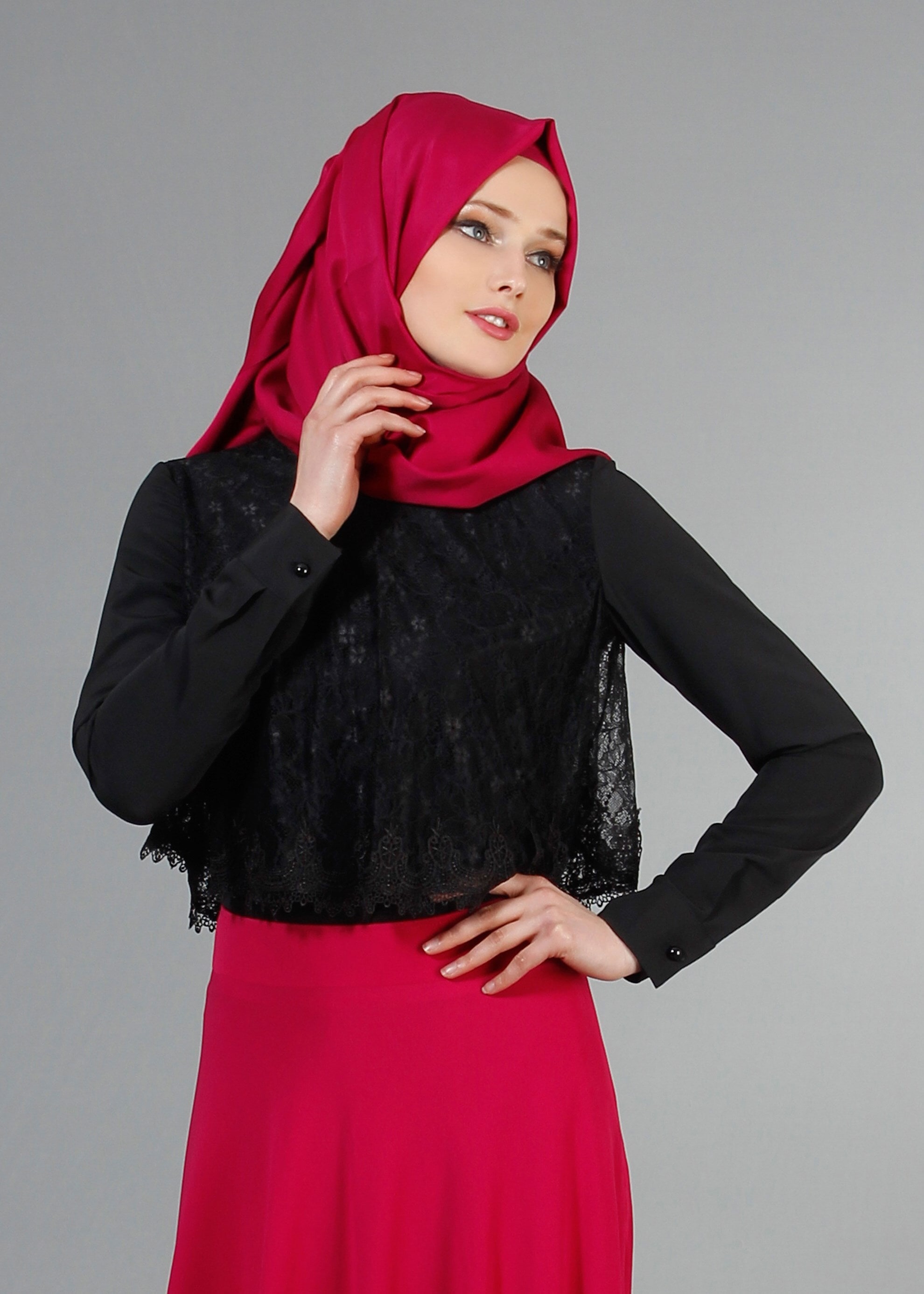 Tesettür giyim SİYAH İŞLEMELİ DÜĞMELİ BLUZ 4240