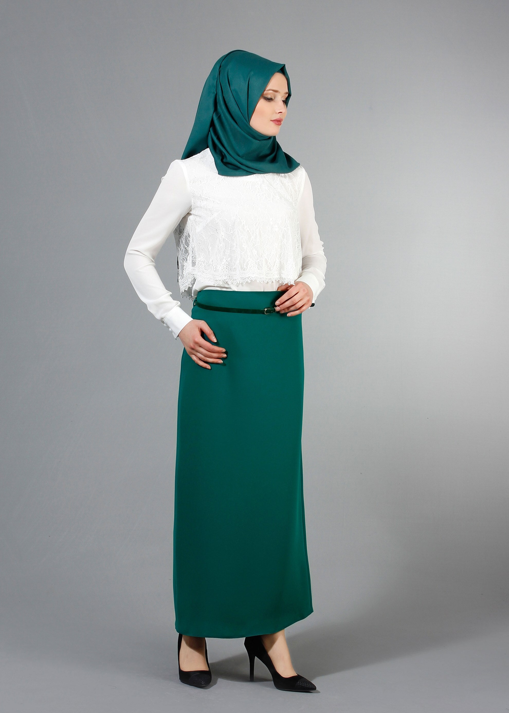 Tesettür giyim BEYAZ İŞLEMELİ DÜĞMELİ BLUZ 4240