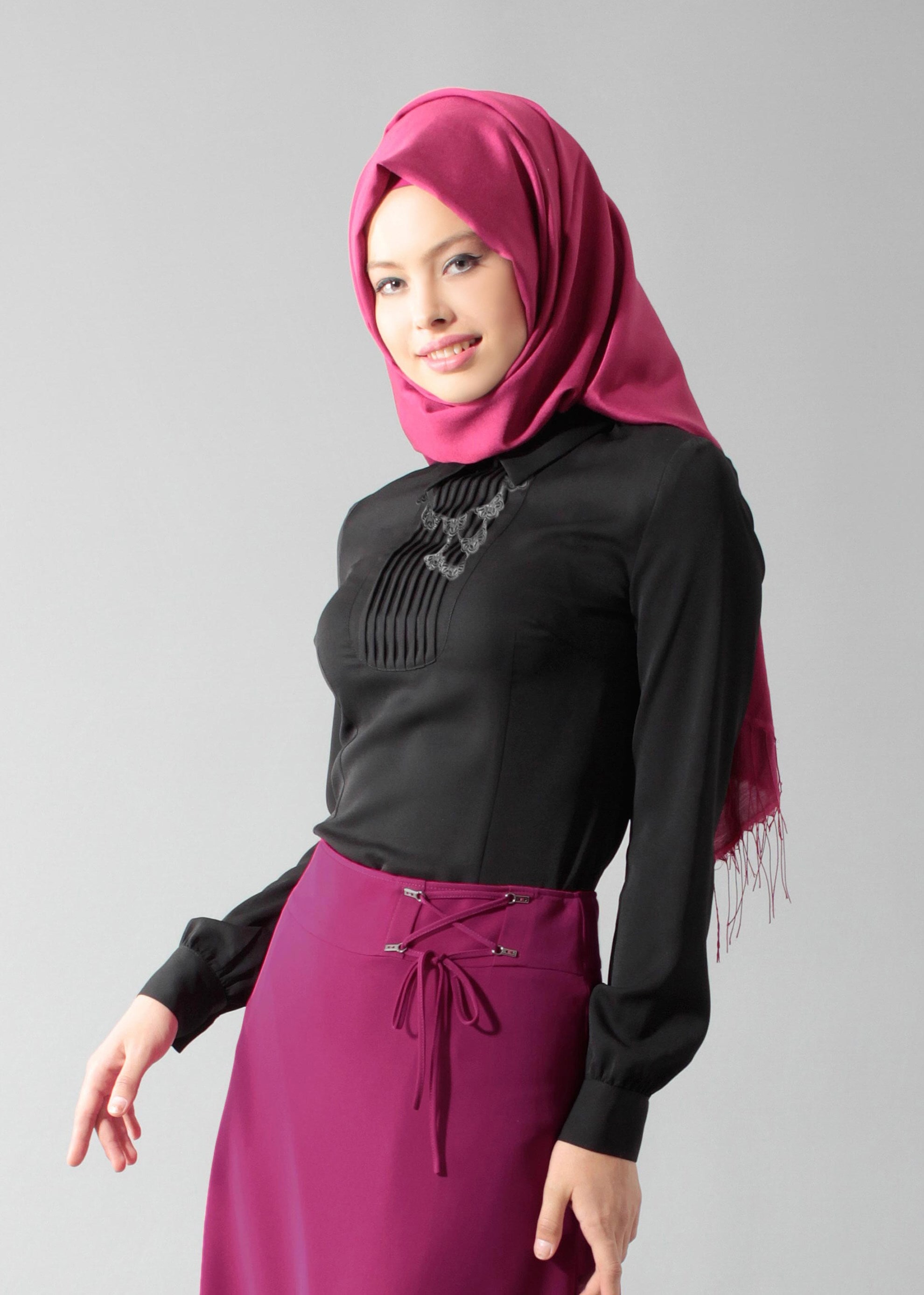 Tesettür giyim SİYAH MANŞETLERİ BAĞLAMALI GÖMLEK YAKA BLUZ 4346
