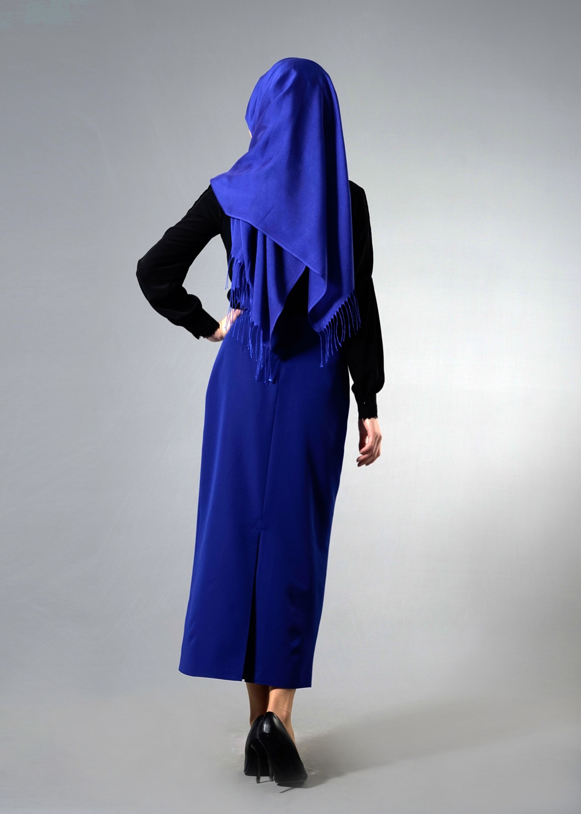 Tesettür giyim SİYAH OMUZLARI VE MANŞETLERİ NAKIŞ İŞLEMELİ BLUZ 4397