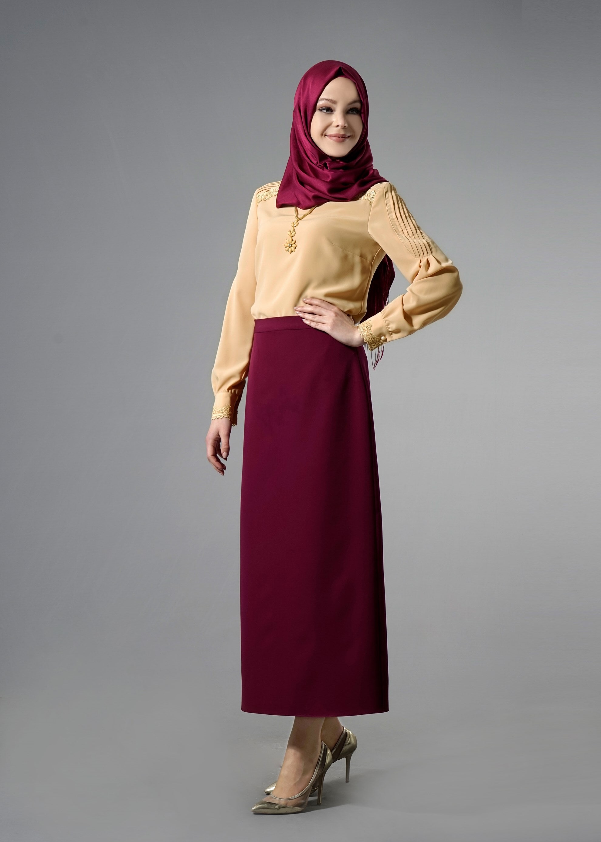 Tesettür giyim SARI OMUZLARI VE MANŞETLERİ NAKIŞ İŞLEMELİ BLUZ 4397