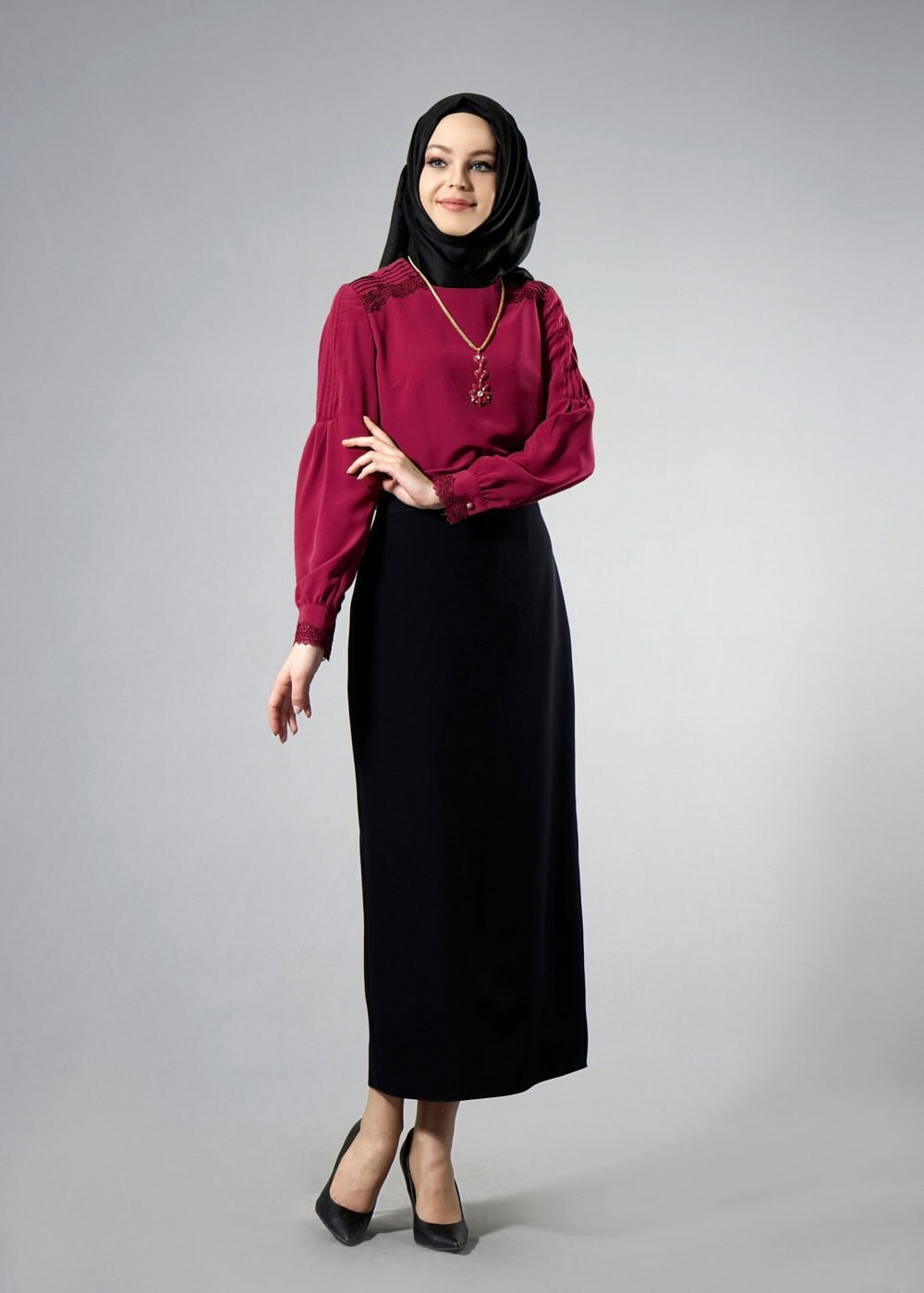 Tesettür giyim FUŞYA OMUZLARI VE MANŞETLERİ NAKIŞ İŞLEMELİ BLUZ 4397