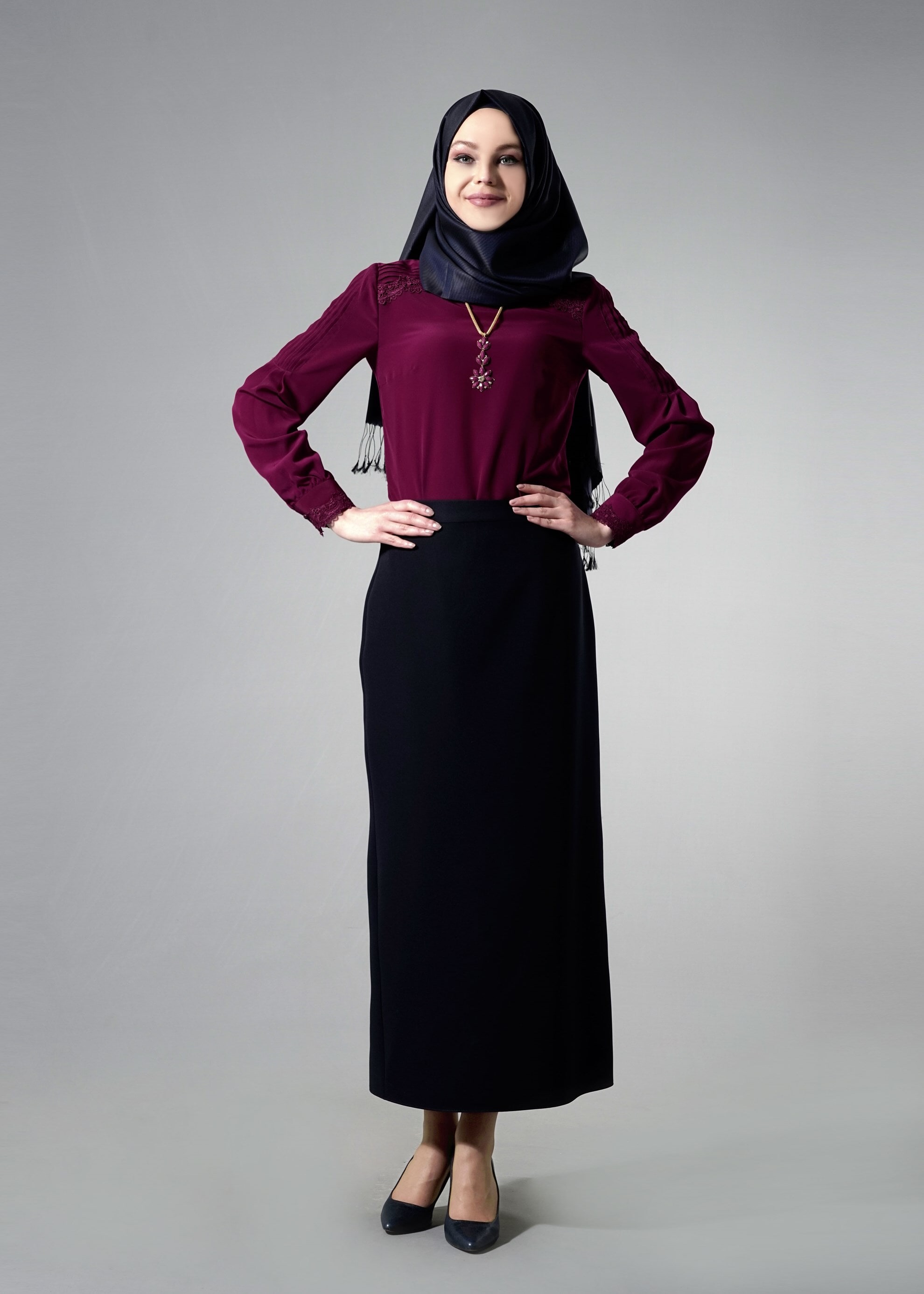 Tesettür giyim MÜRDÜM OMUZLARI VE MANŞETLERİ NAKIŞ İŞLEMELİ BLUZ 4397