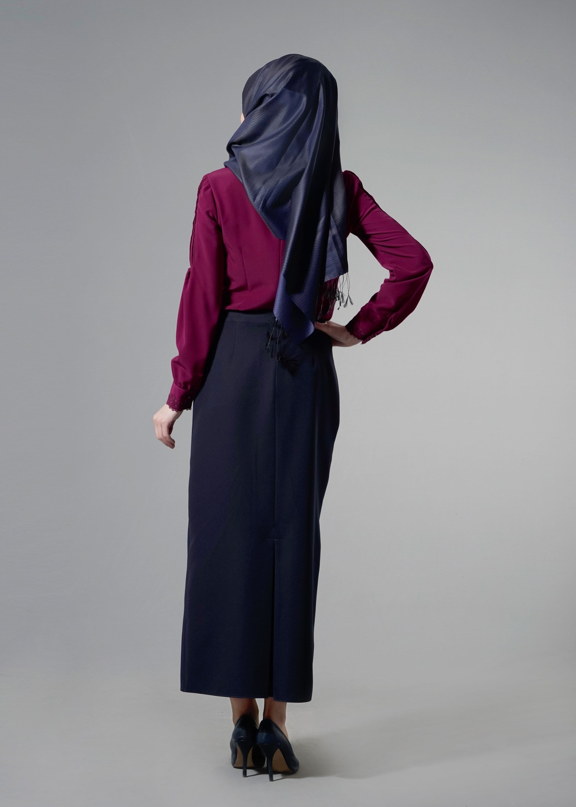 Tesettür giyim MÜRDÜM OMUZLARI VE MANŞETLERİ NAKIŞ İŞLEMELİ BLUZ 4397