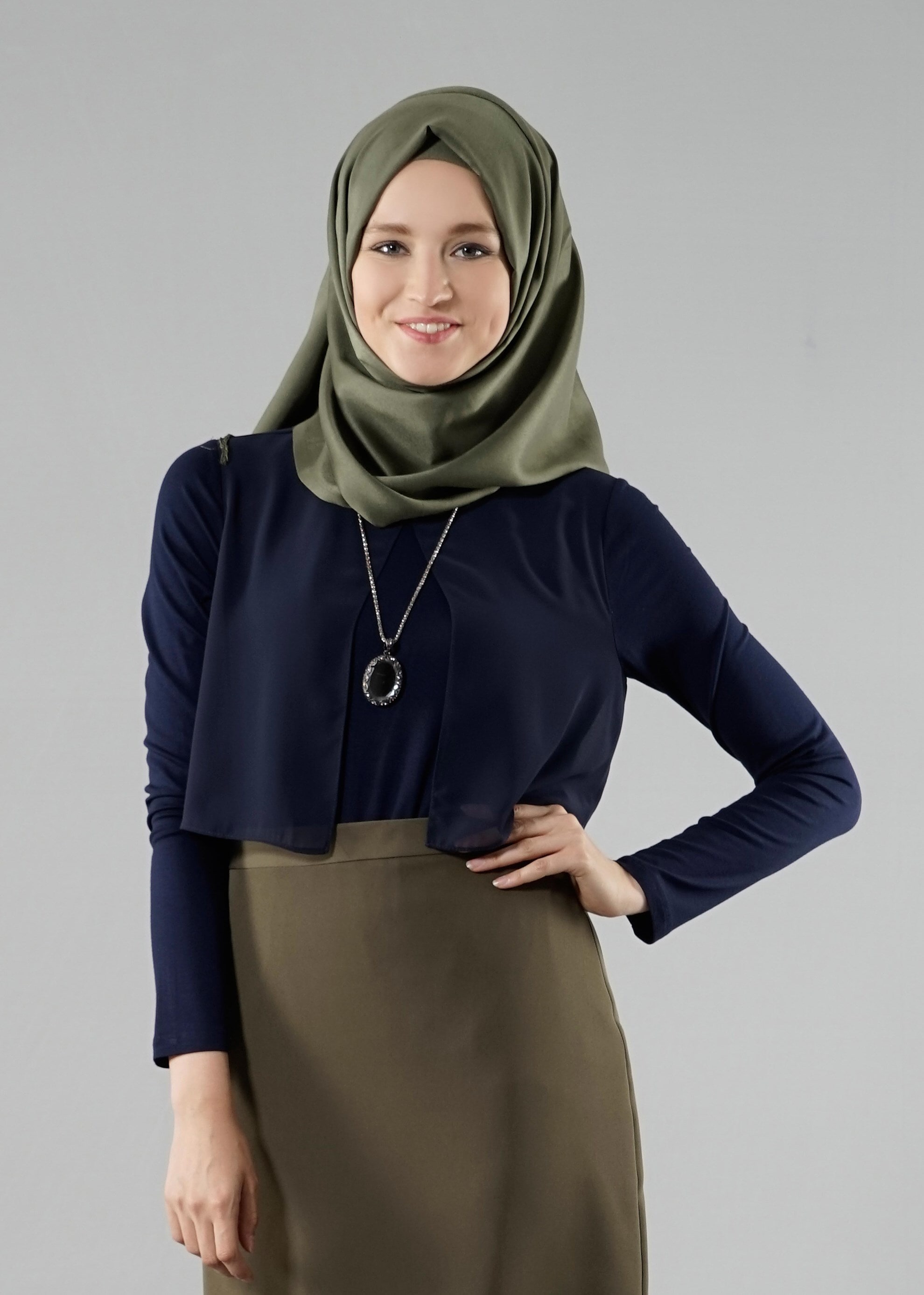 Tesettür giyim LACİVERT TÜL DETAYLI BLUZ 4399