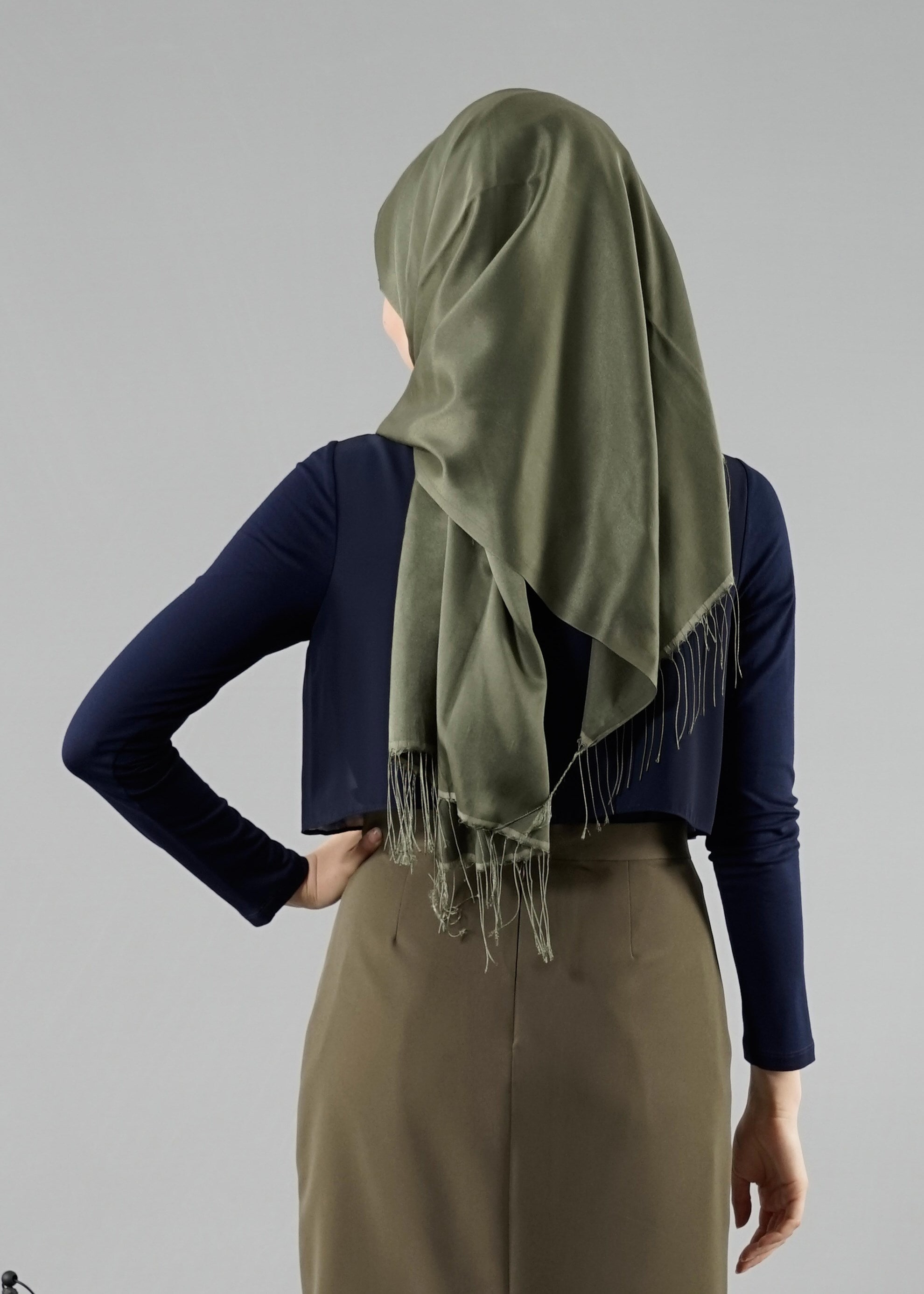 Tesettür giyim LACİVERT TÜL DETAYLI BLUZ 4399