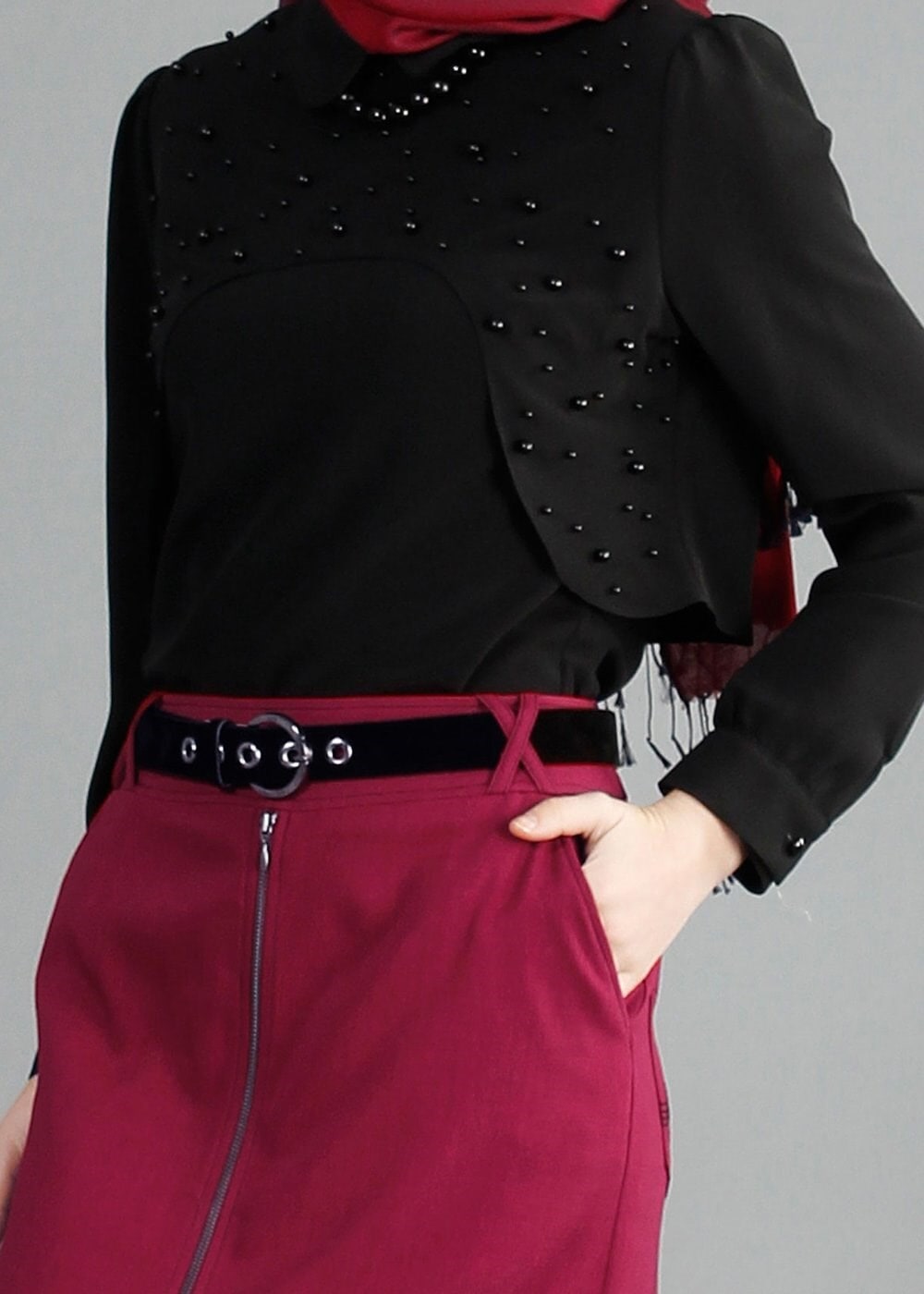 Tesettür giyim SİYAH ÖNÜ İNCİ İŞLEMELİ BLUZ 4409