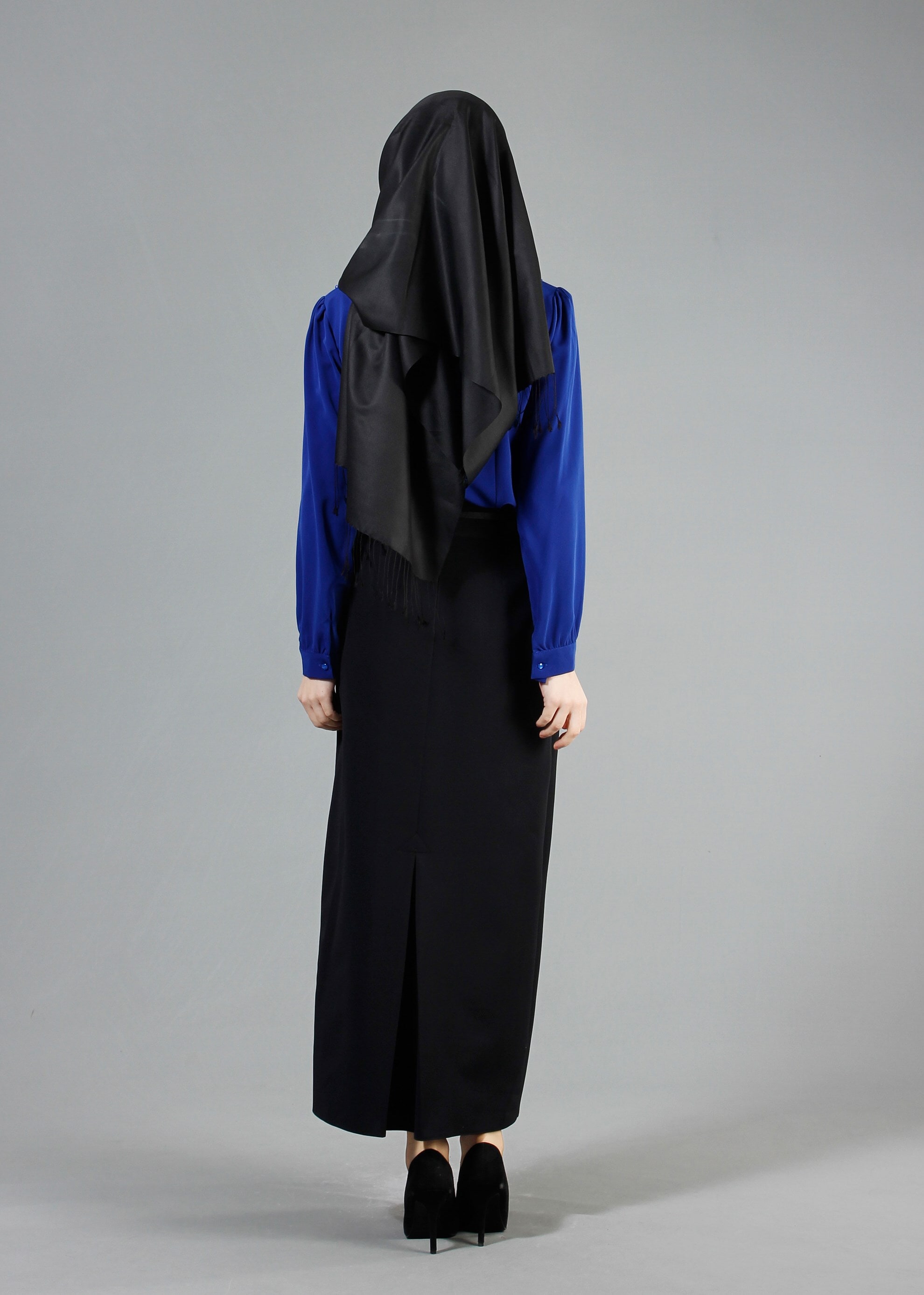 Tesettür giyim MAVİ İNCİ İŞLEME DETAYLI BLUZ 4411