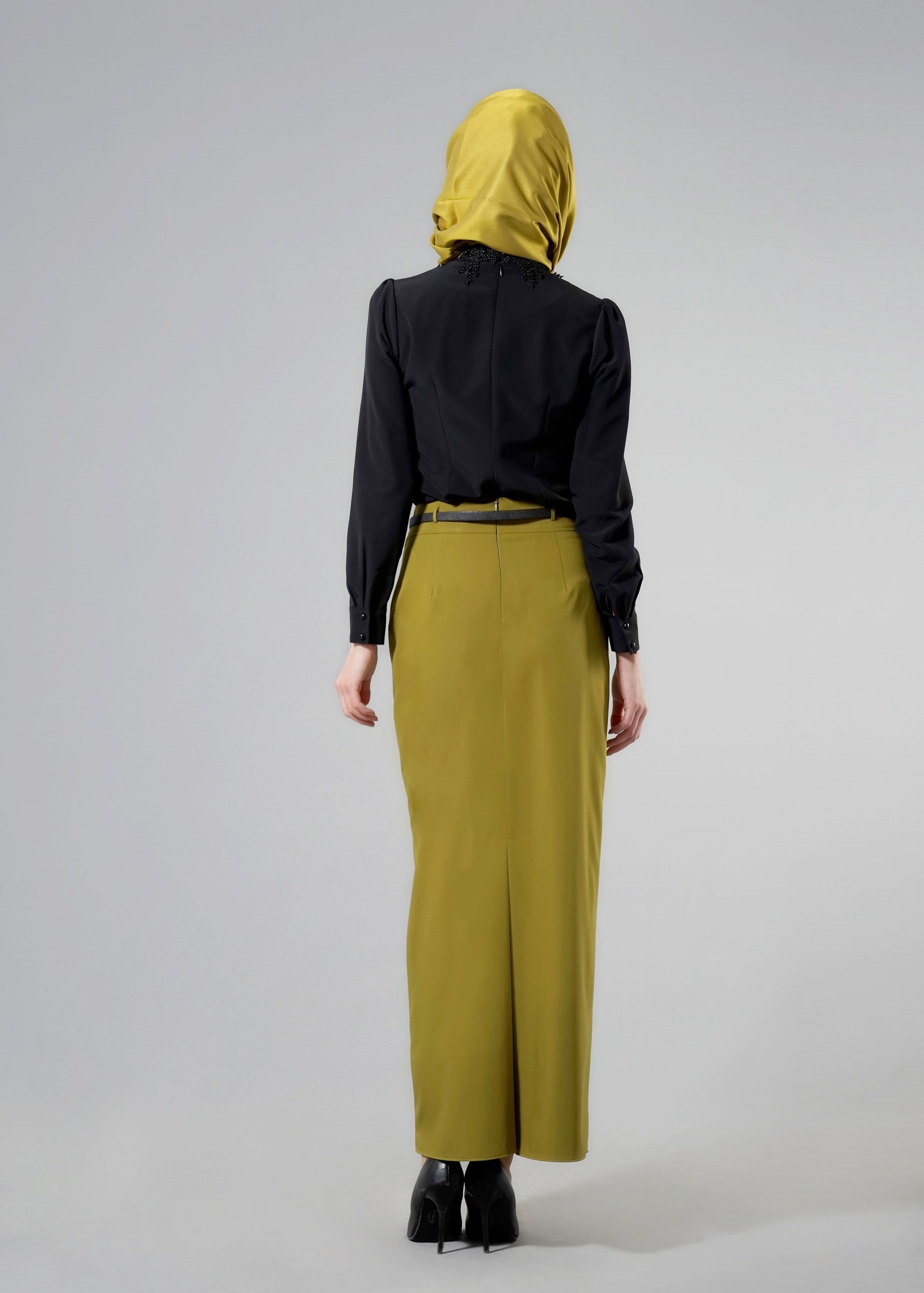 Tesettür giyim SİYAH İŞLEMELİ İNCİ DETAYLI BLUZ 4427