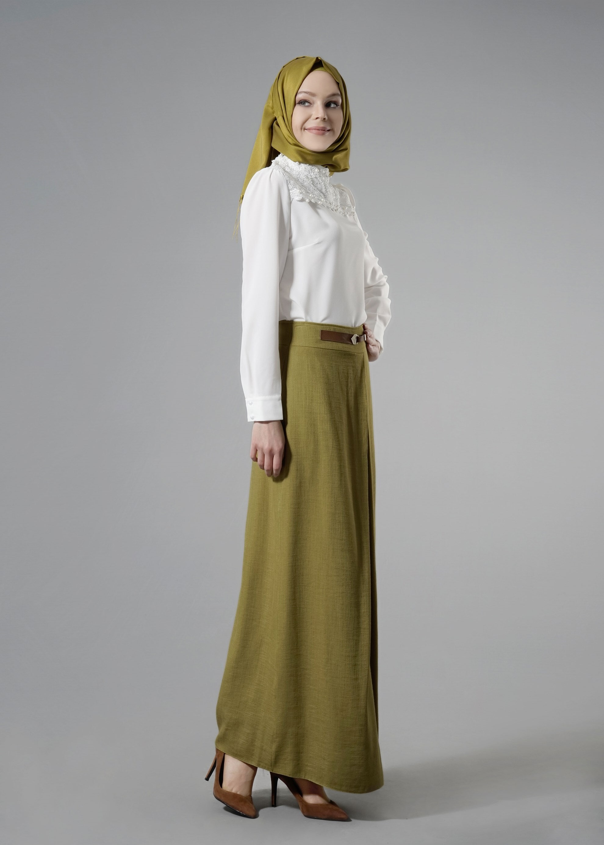 Tesettür giyim BEYAZ İŞLEMELİ İNCİ DETAYLI BLUZ 4427