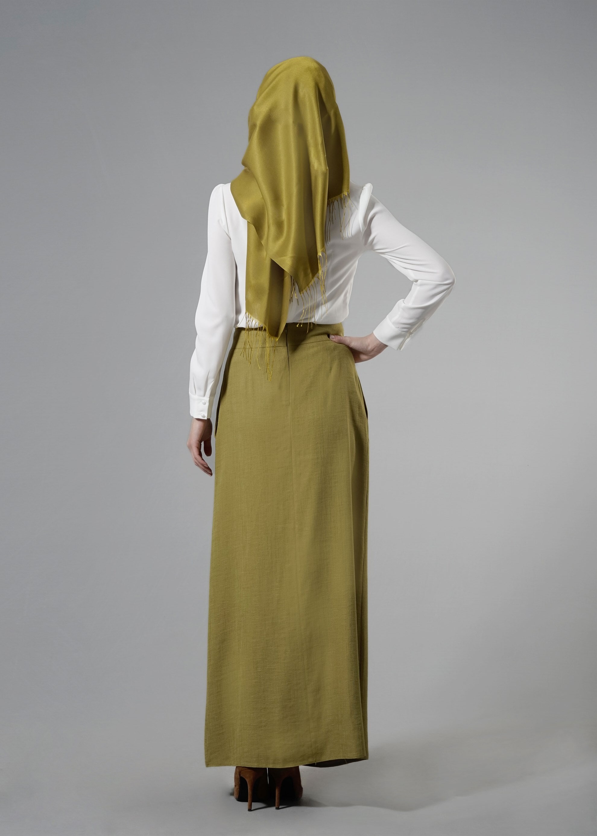 Tesettür giyim BEYAZ İŞLEMELİ İNCİ DETAYLI BLUZ 4427