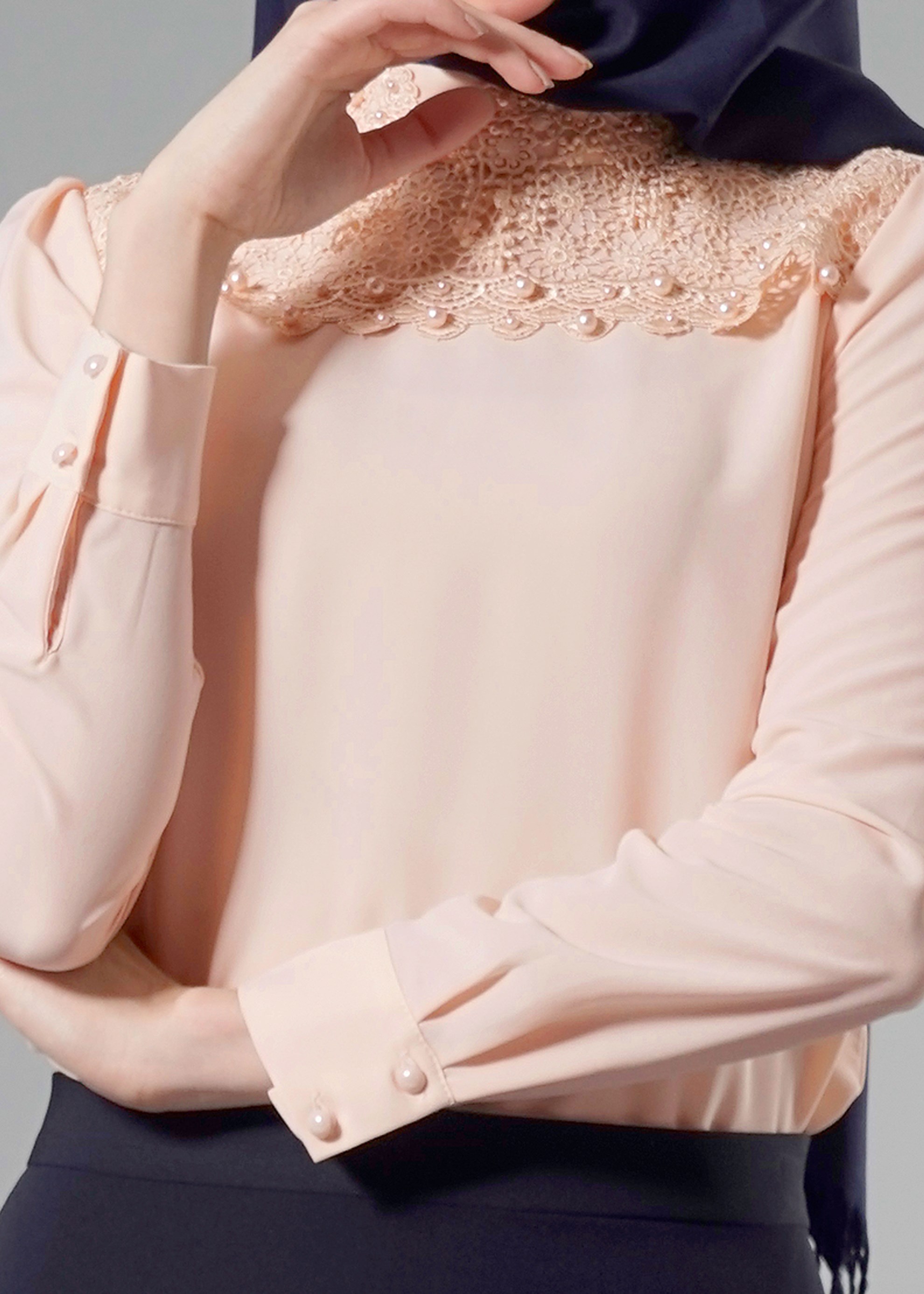 Tesettür giyim PUDRA İŞLEMELİ İNCİ DETAYLI BLUZ 4427