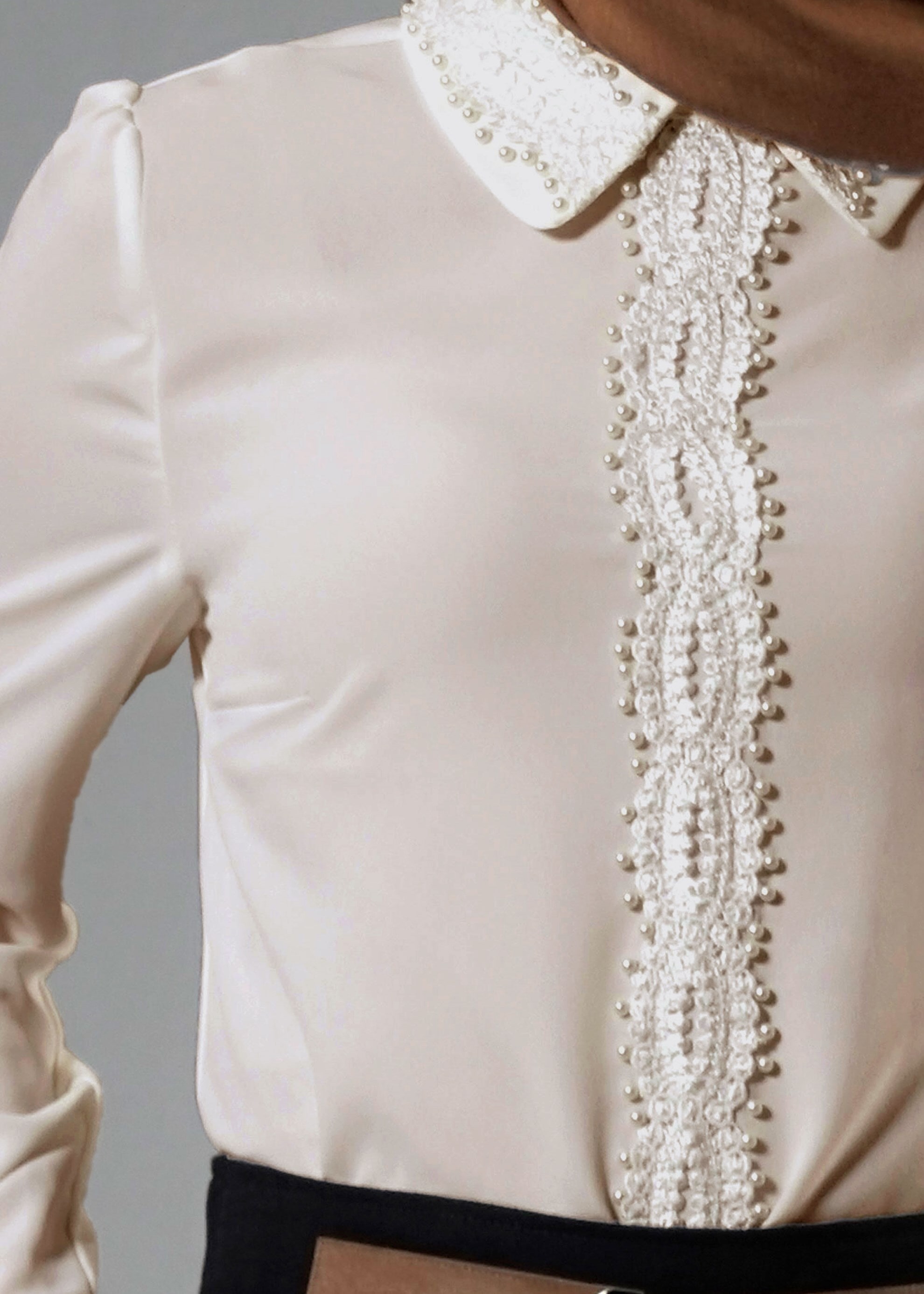 Tesettür giyim BEJ İŞLEMELİ TAŞ DETAYLI BLUZ 4428