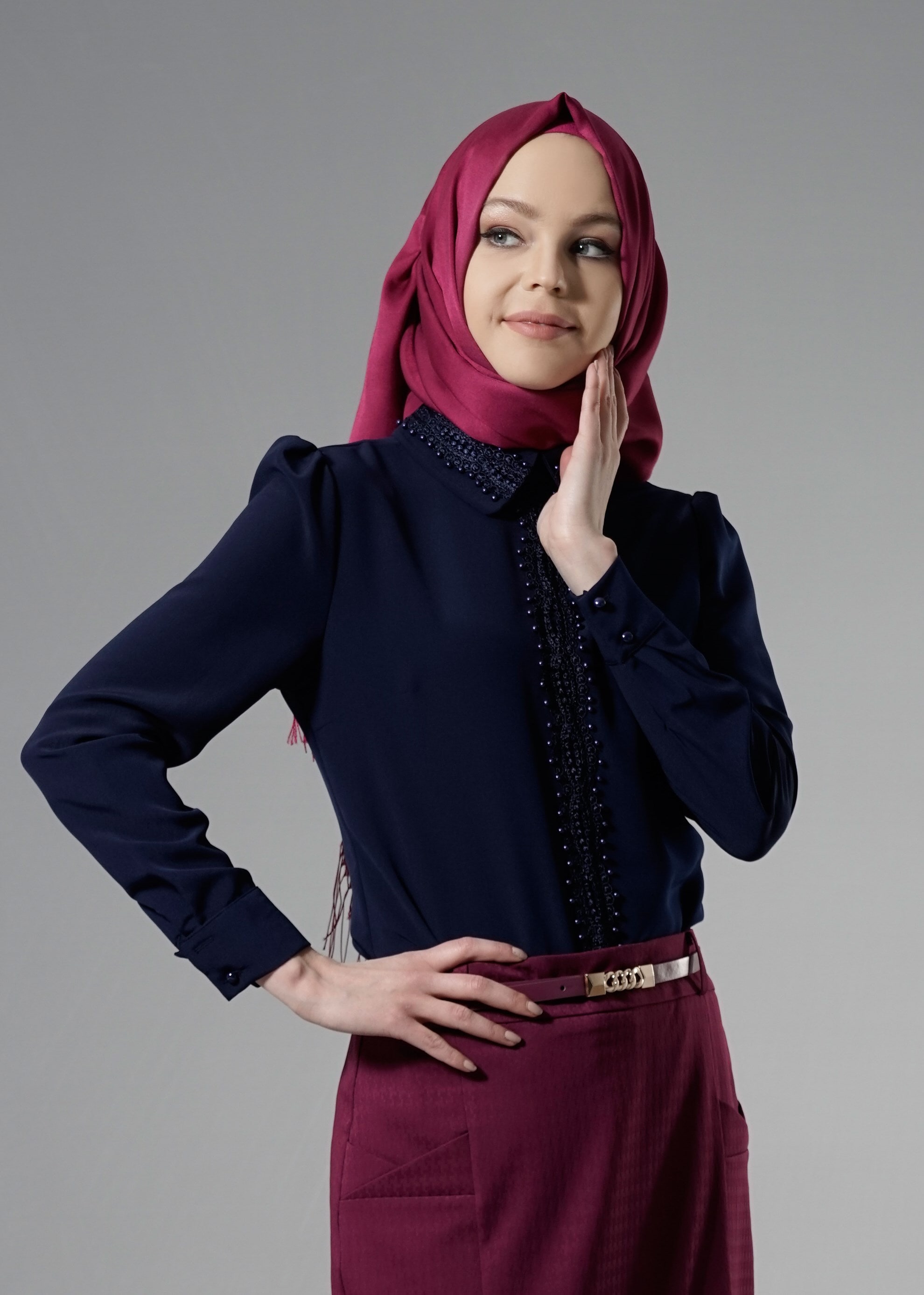 Tesettür giyim LACİVERT İŞLEMELİ TAŞ DETAYLI BLUZ 4428