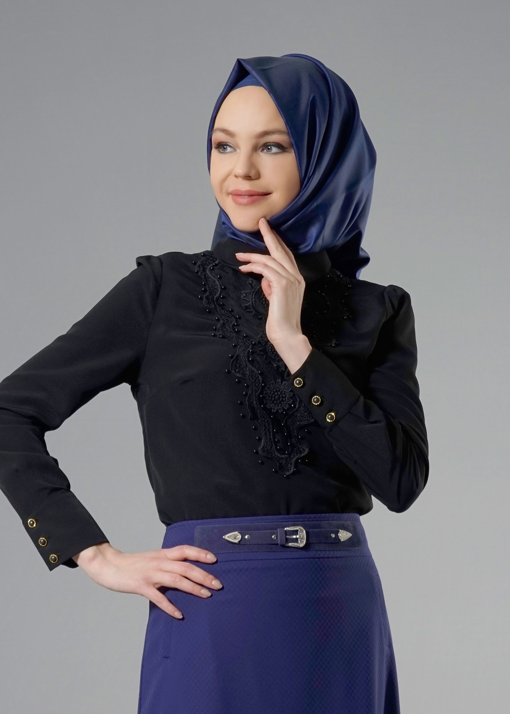 Tesettür giyim SİYAH NAKIŞ İŞLEMELİ İNCİ DETAYLI BLUZ 4431