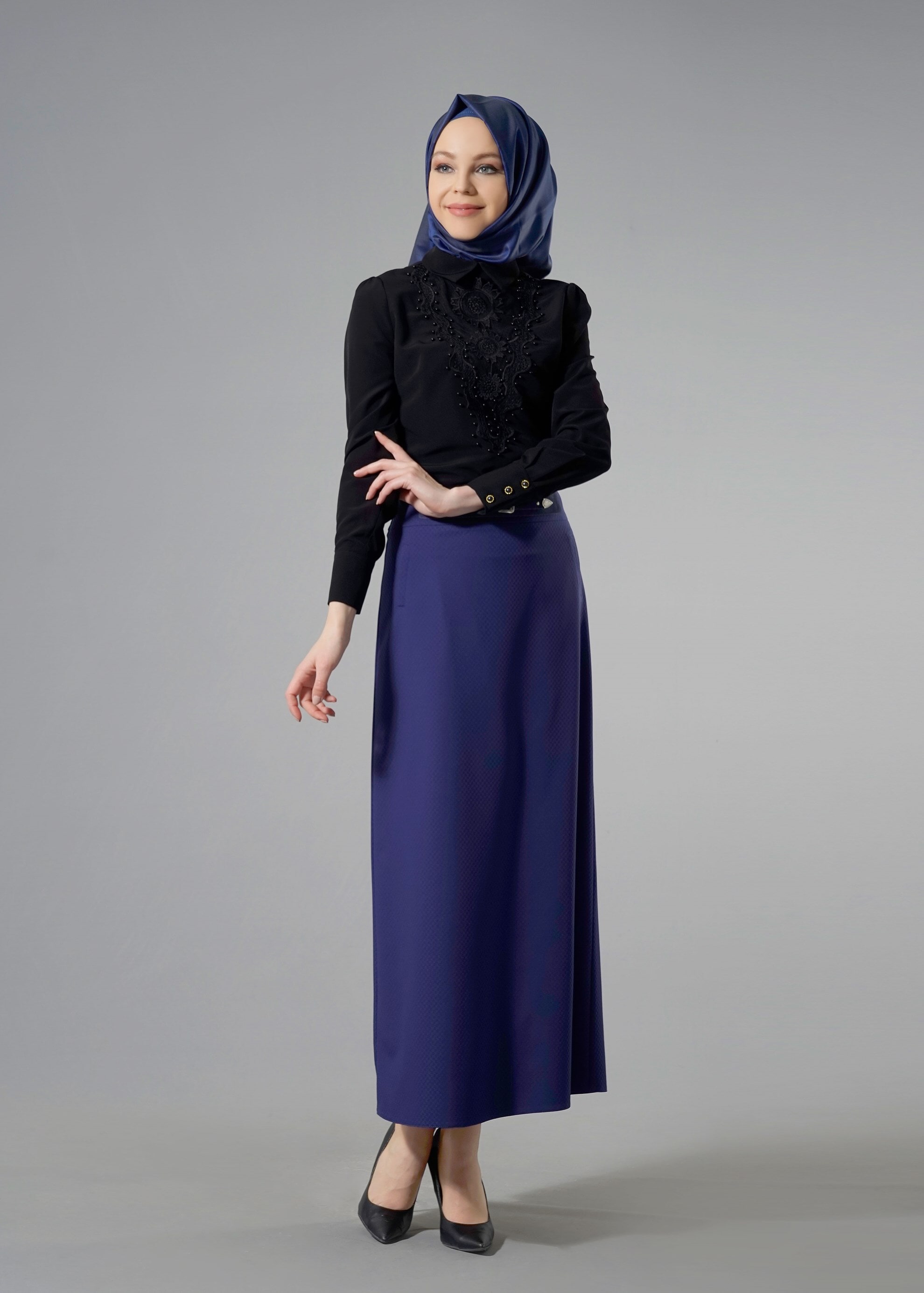 Tesettür giyim SİYAH NAKIŞ İŞLEMELİ İNCİ DETAYLI BLUZ 4431