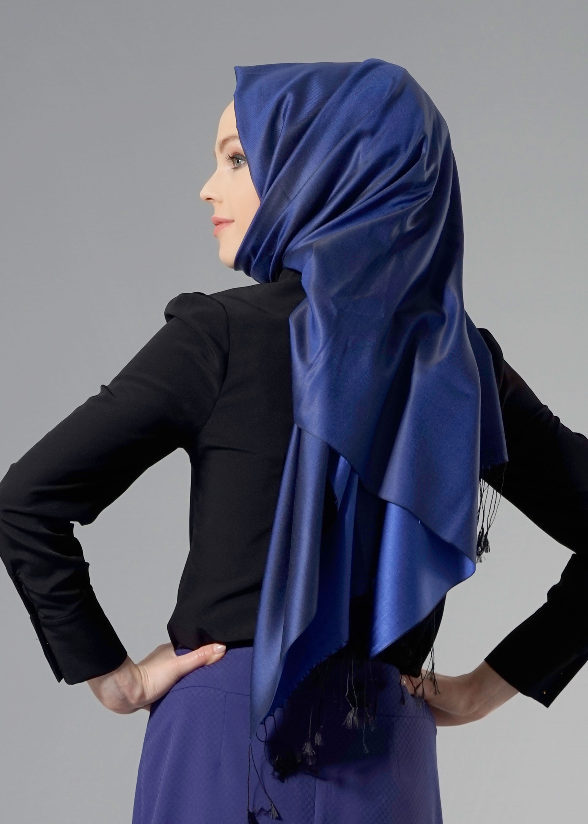 Tesettür giyim SİYAH NAKIŞ İŞLEMELİ İNCİ DETAYLI BLUZ 4431