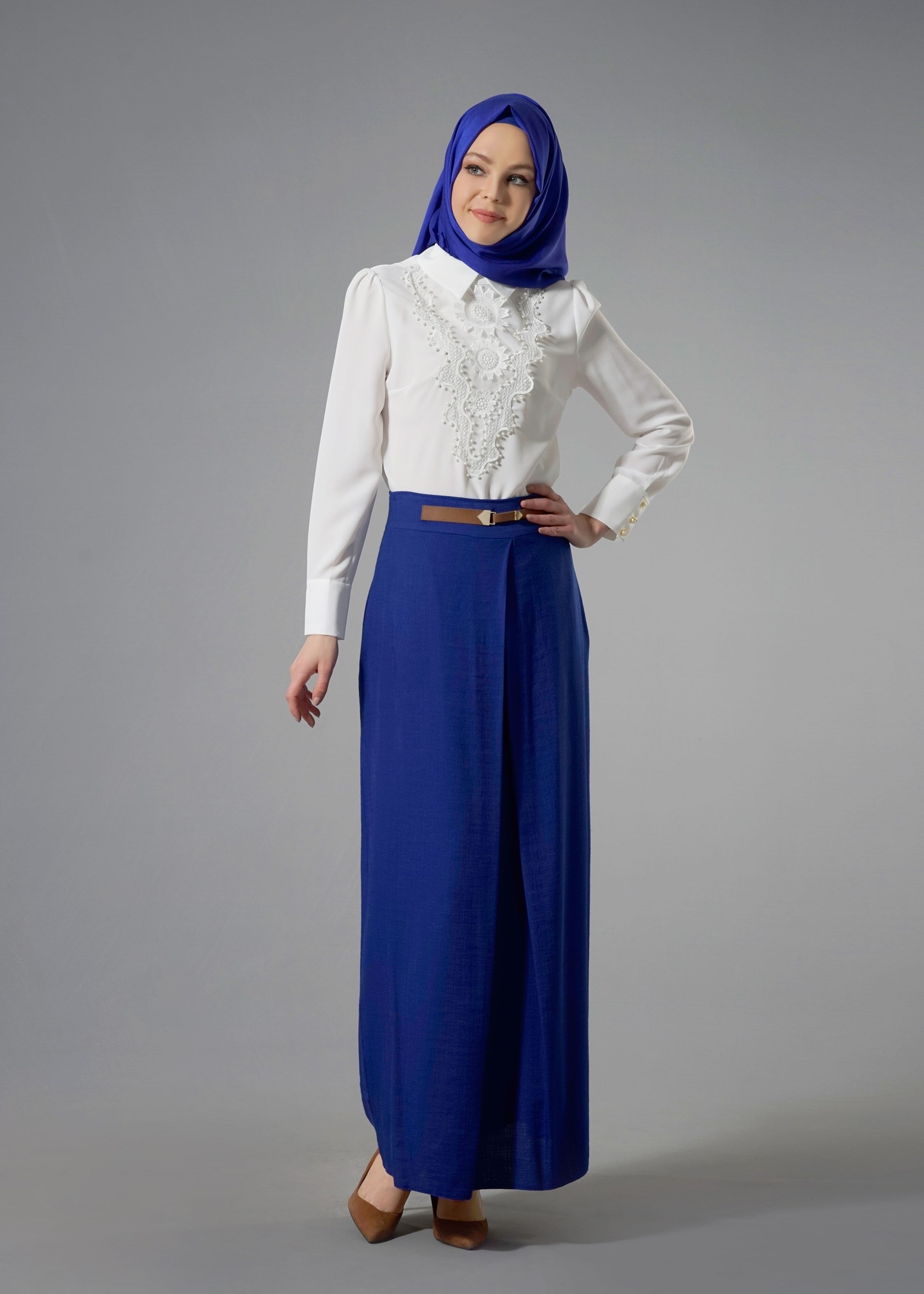 Tesettür giyim BEYAZ NAKIŞ İŞLEMELİ İNCİ DETAYLI BLUZ 4431