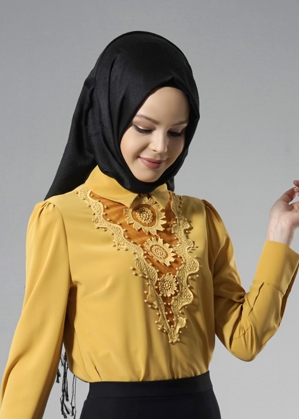 Tesettür giyim SARI NAKIŞ İŞLEMELİ İNCİ DETAYLI BLUZ 4431
