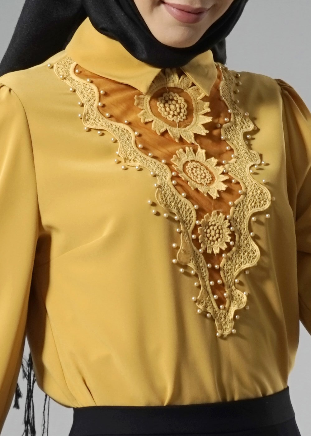 Tesettür giyim SARI NAKIŞ İŞLEMELİ İNCİ DETAYLI BLUZ 4431