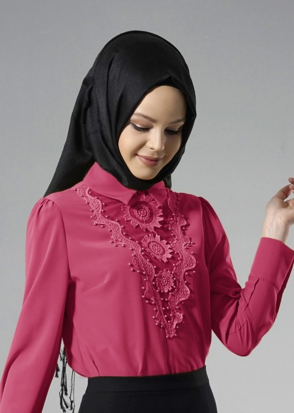 Tesettür giyim FUŞYA NAKIŞ İŞLEMELİ İNCİ DETAYLI BLUZ 4431