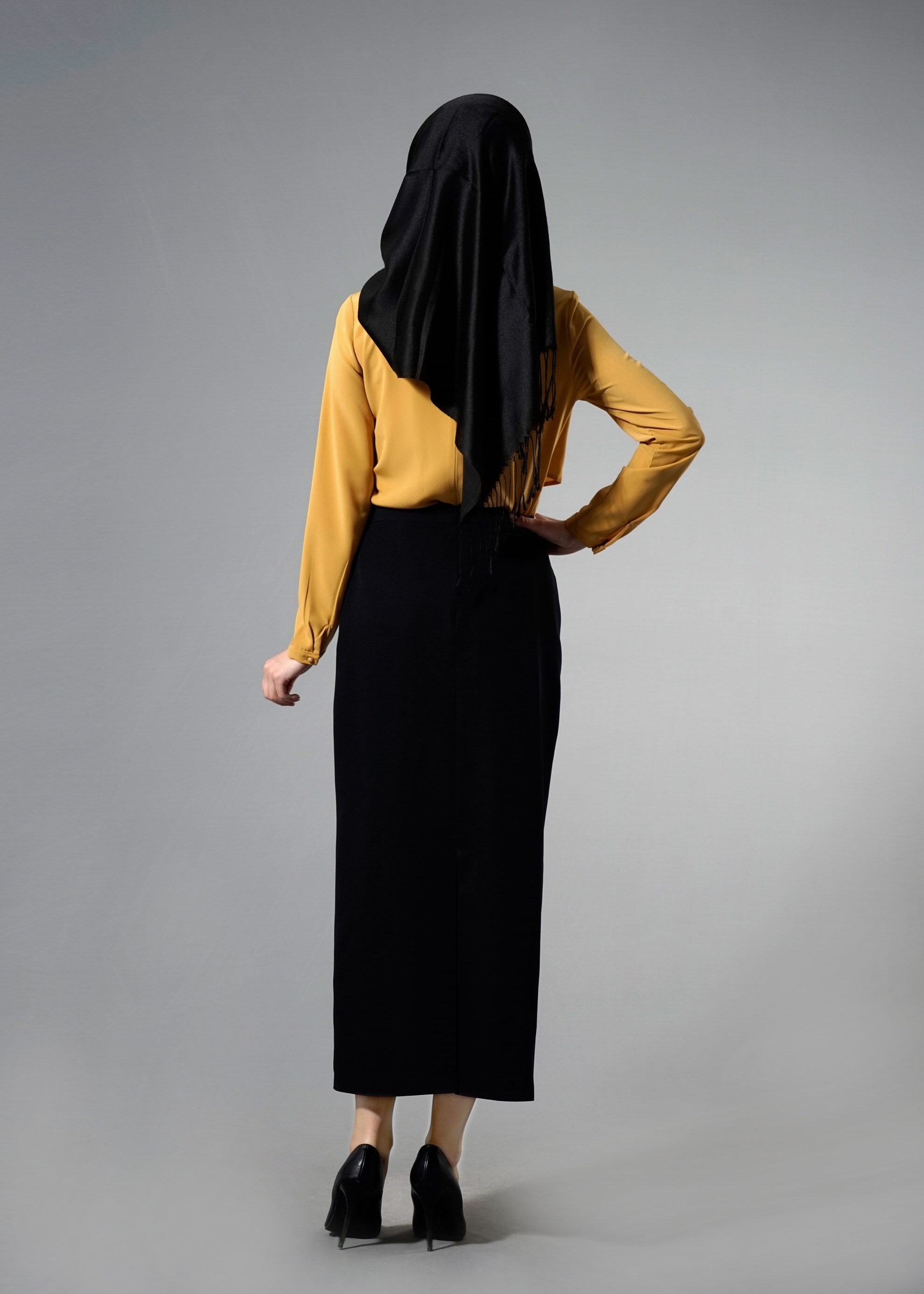 Tesettür giyim SARI YAKASI VE ÖNÜ İNCİ DETAYLI BLUZ 4432