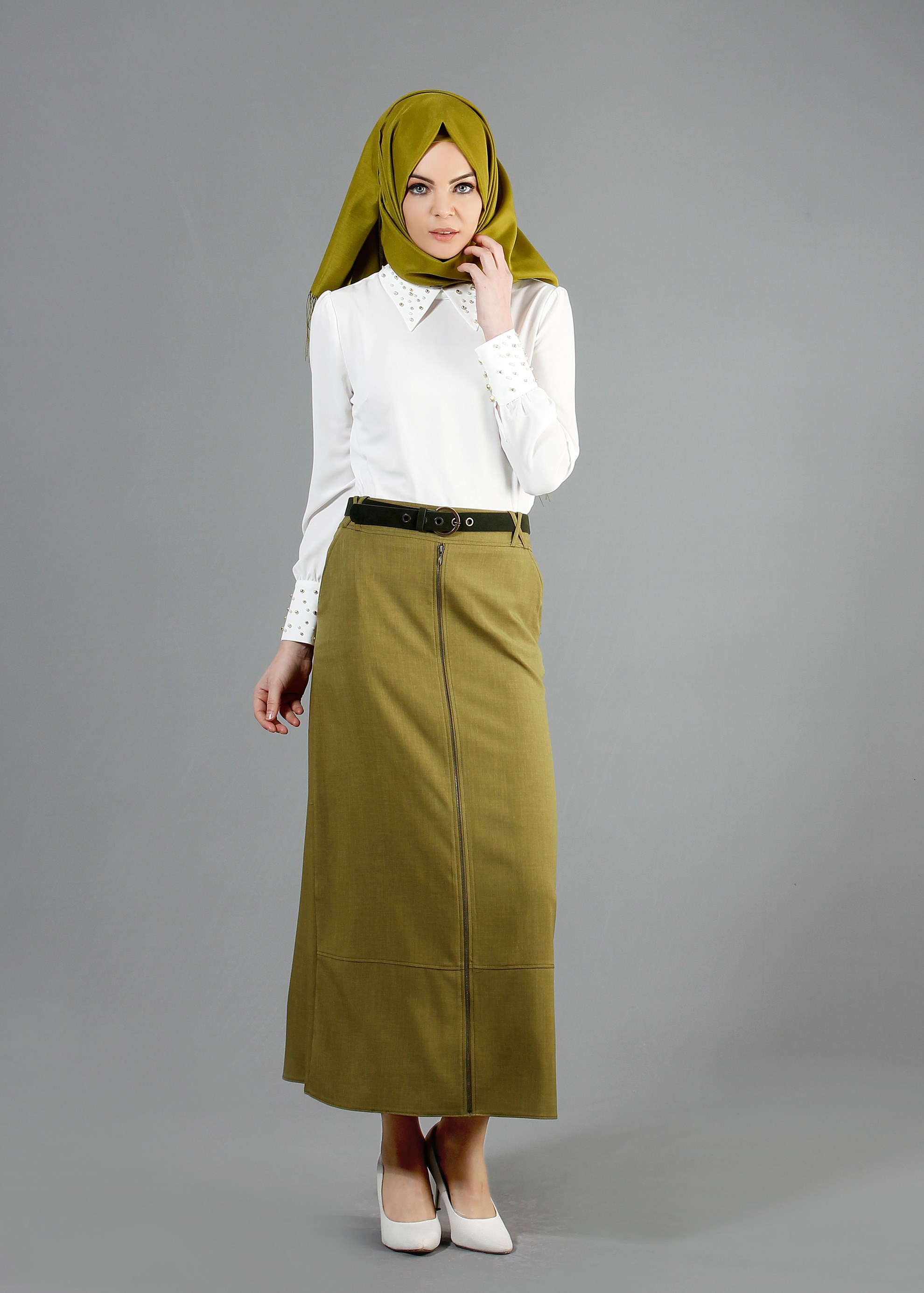 Tesettür giyim BEYAZ YAKASI VE MANŞETLERİ İNCİ İŞLEMELİ BLUZ 4433