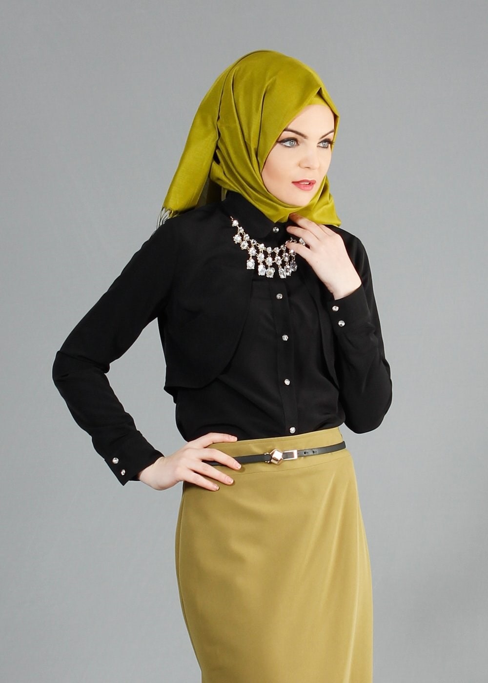 Tesettür giyim SİYAH TAŞ DÜĞMELİ BLUZ 4435