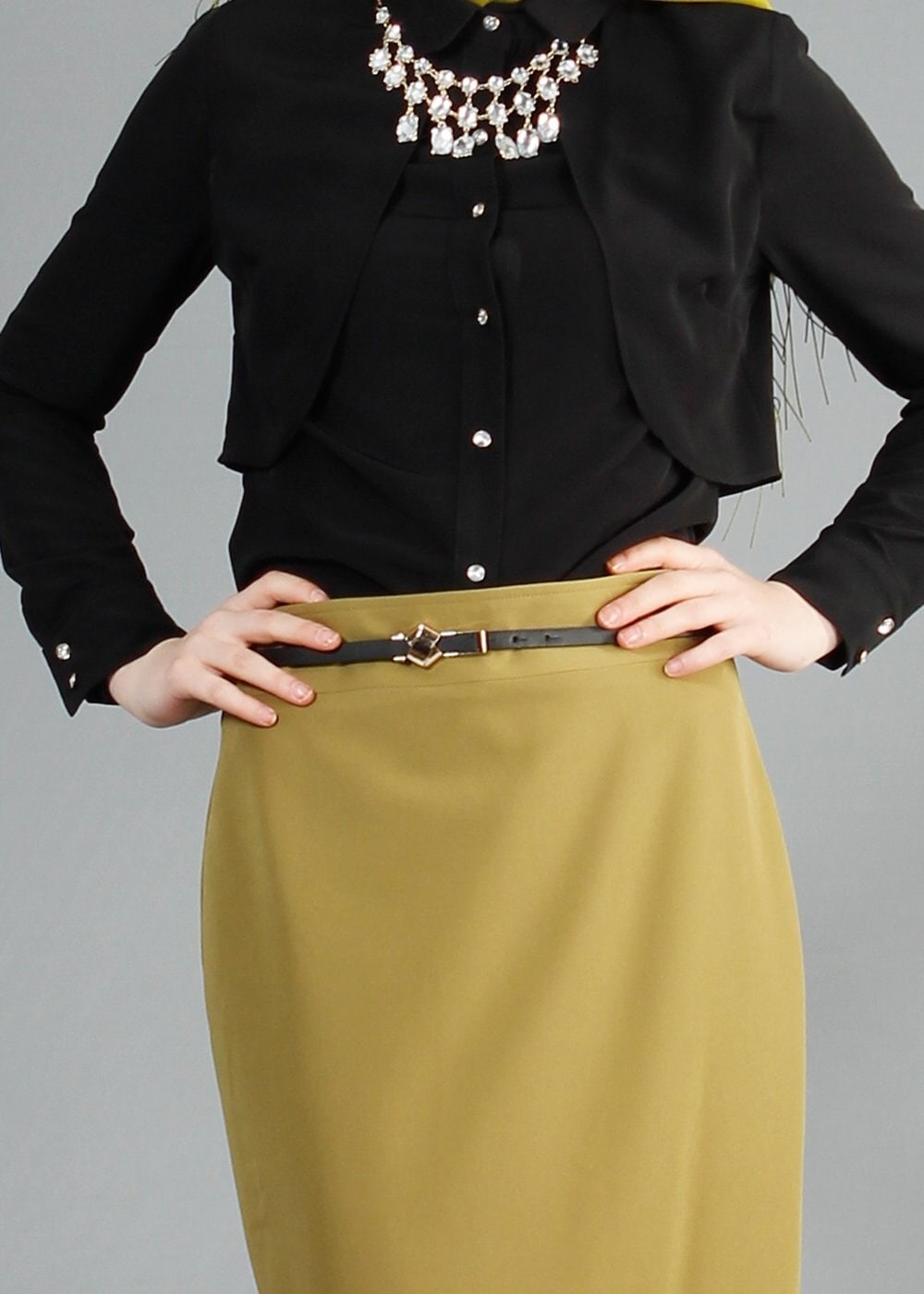 Tesettür giyim SİYAH TAŞ DÜĞMELİ BLUZ 4435