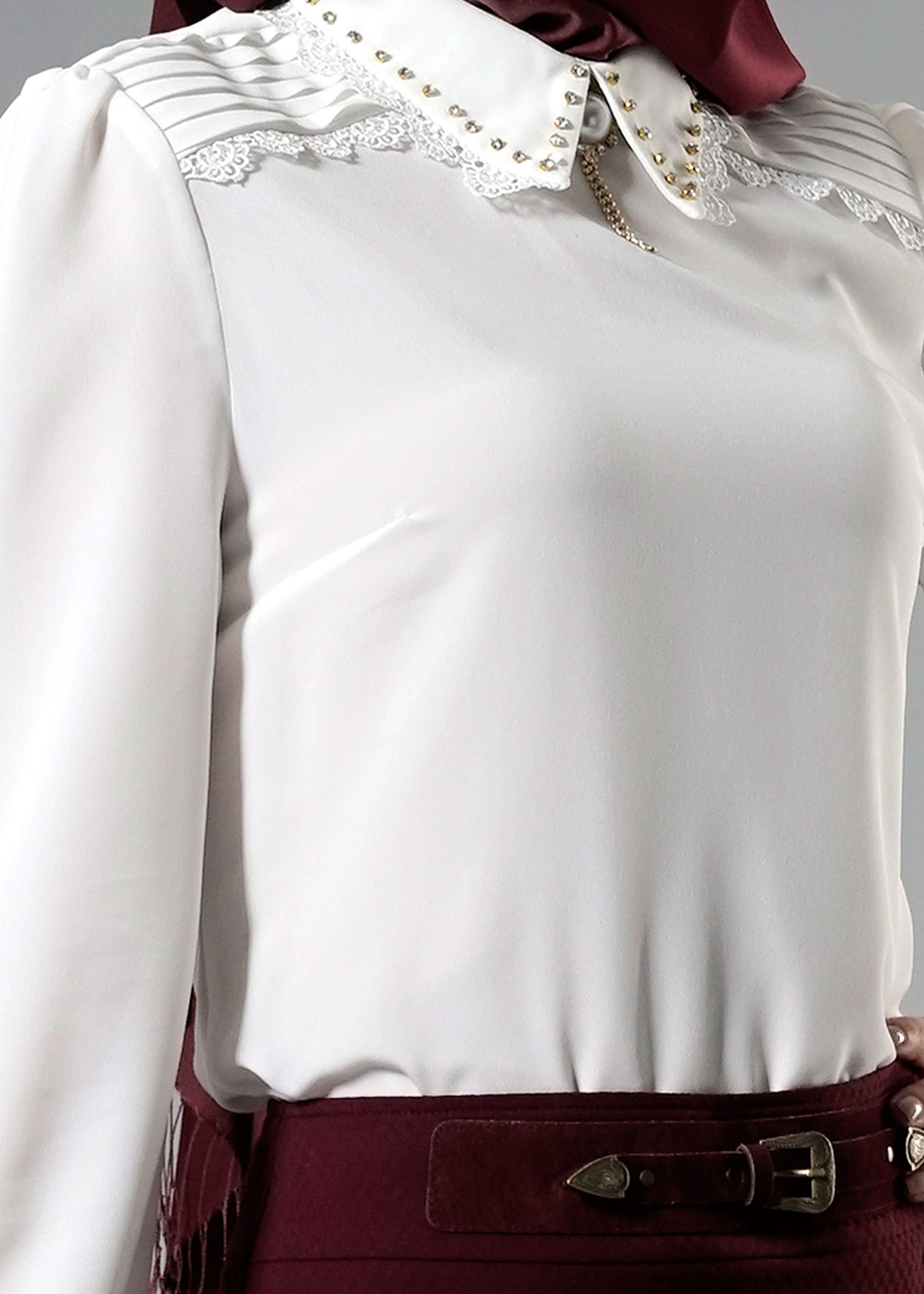 Tesettür giyim BEYAZ YAKA VE OMUZ DETAYLI BLUZ 4437