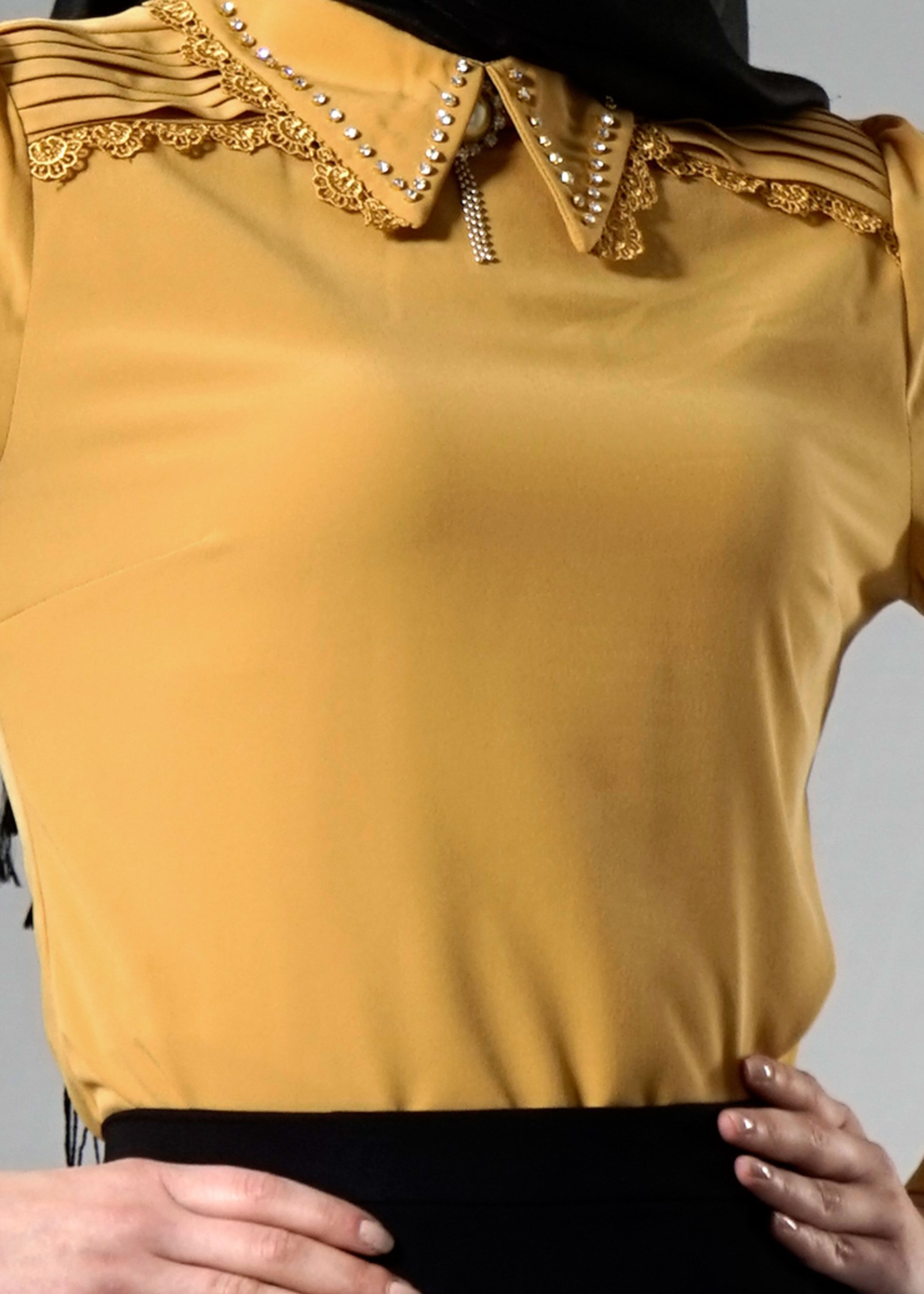 Tesettür giyim SARI YAKA VE OMUZ DETAYLI BLUZ 4437