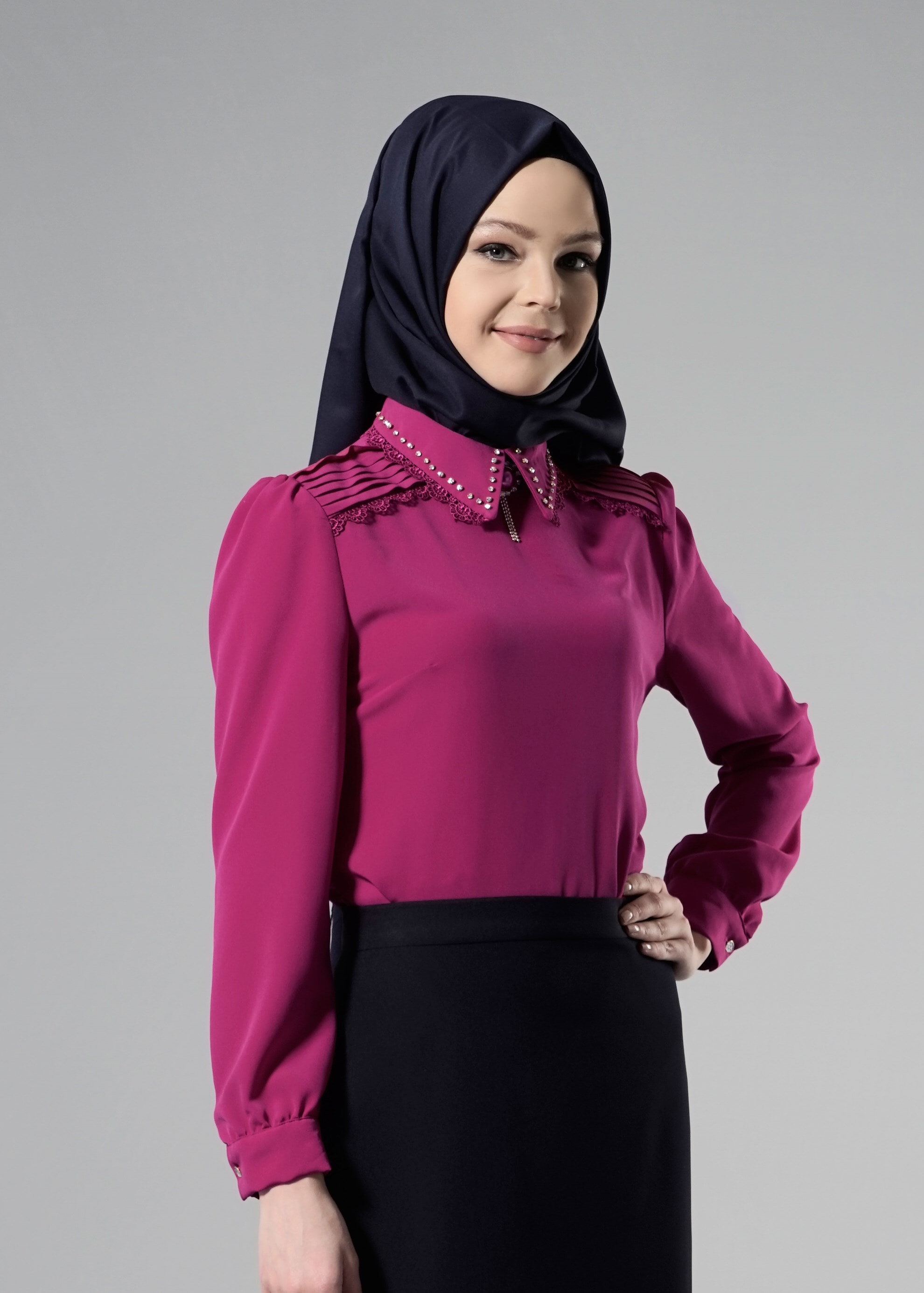 Tesettür giyim FUŞYA YAKA VE OMUZ DETAYLI BLUZ 4437