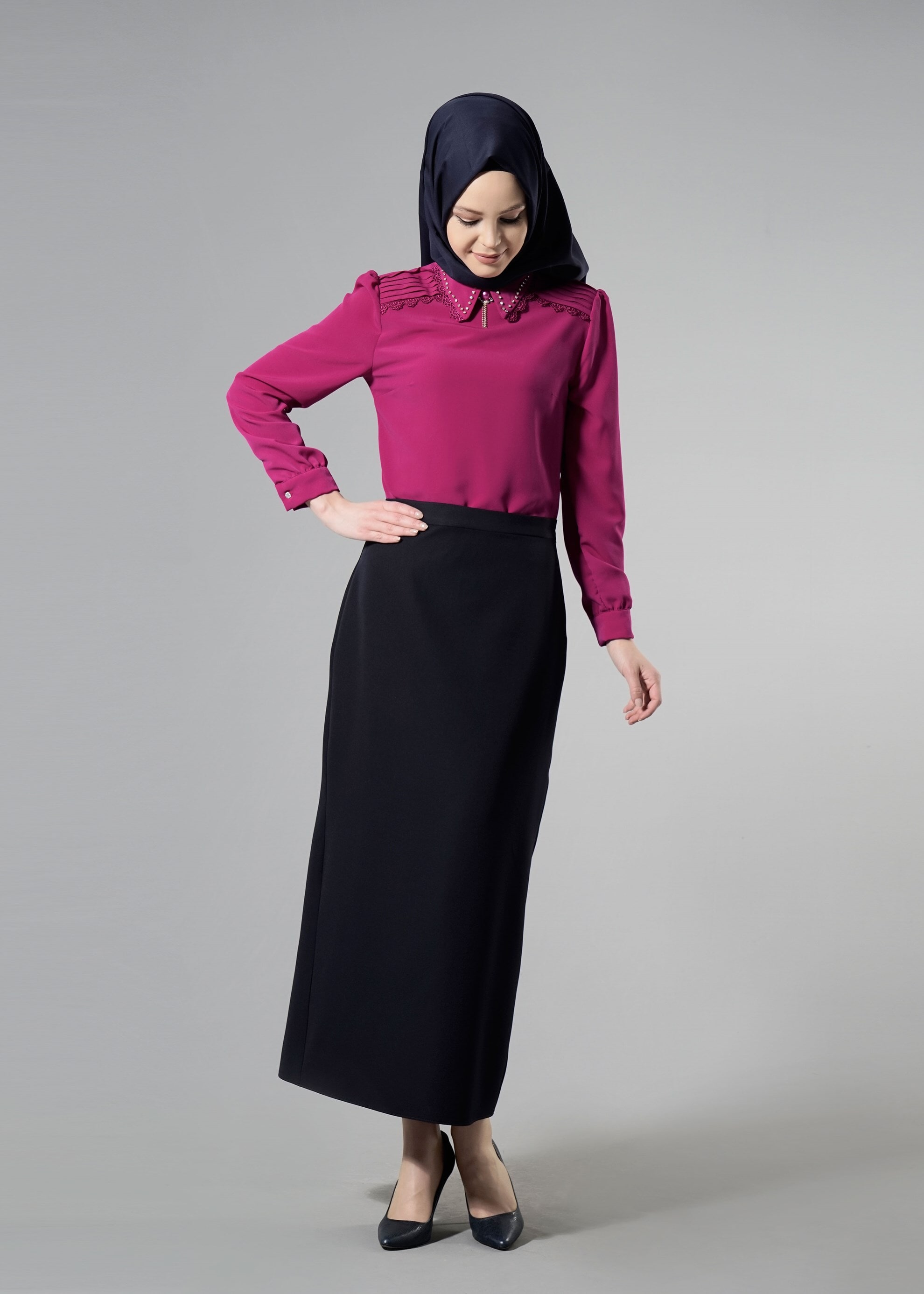 Tesettür giyim FUŞYA YAKA VE OMUZ DETAYLI BLUZ 4437