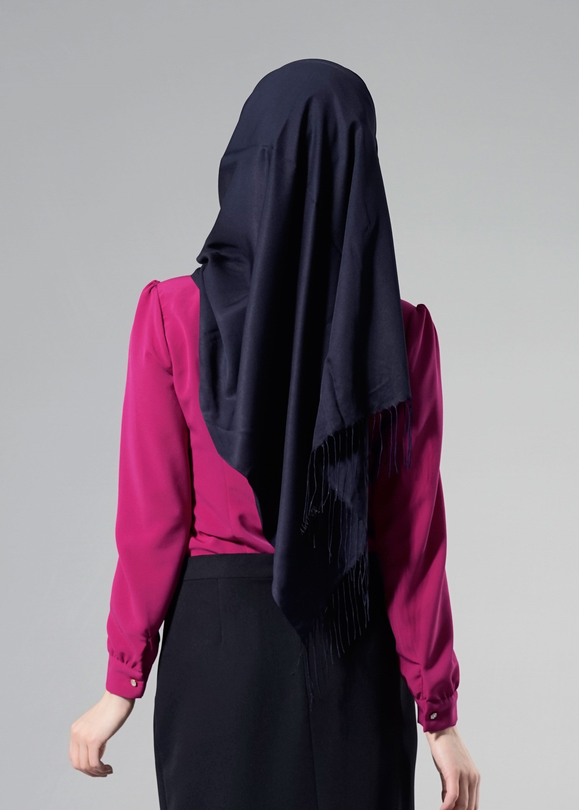 Tesettür giyim FUŞYA YAKA VE OMUZ DETAYLI BLUZ 4437