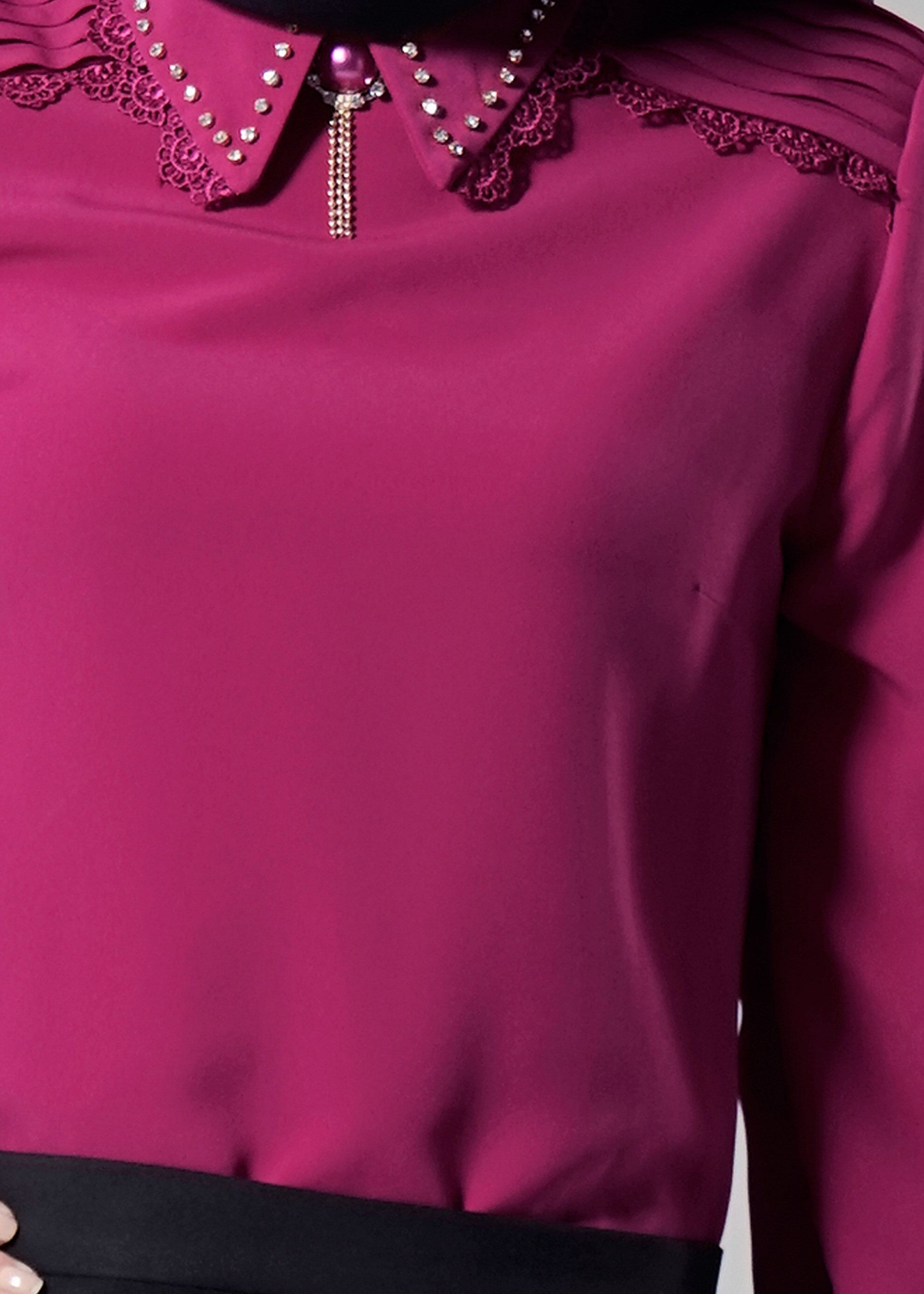 Tesettür giyim FUŞYA YAKA VE OMUZ DETAYLI BLUZ 4437