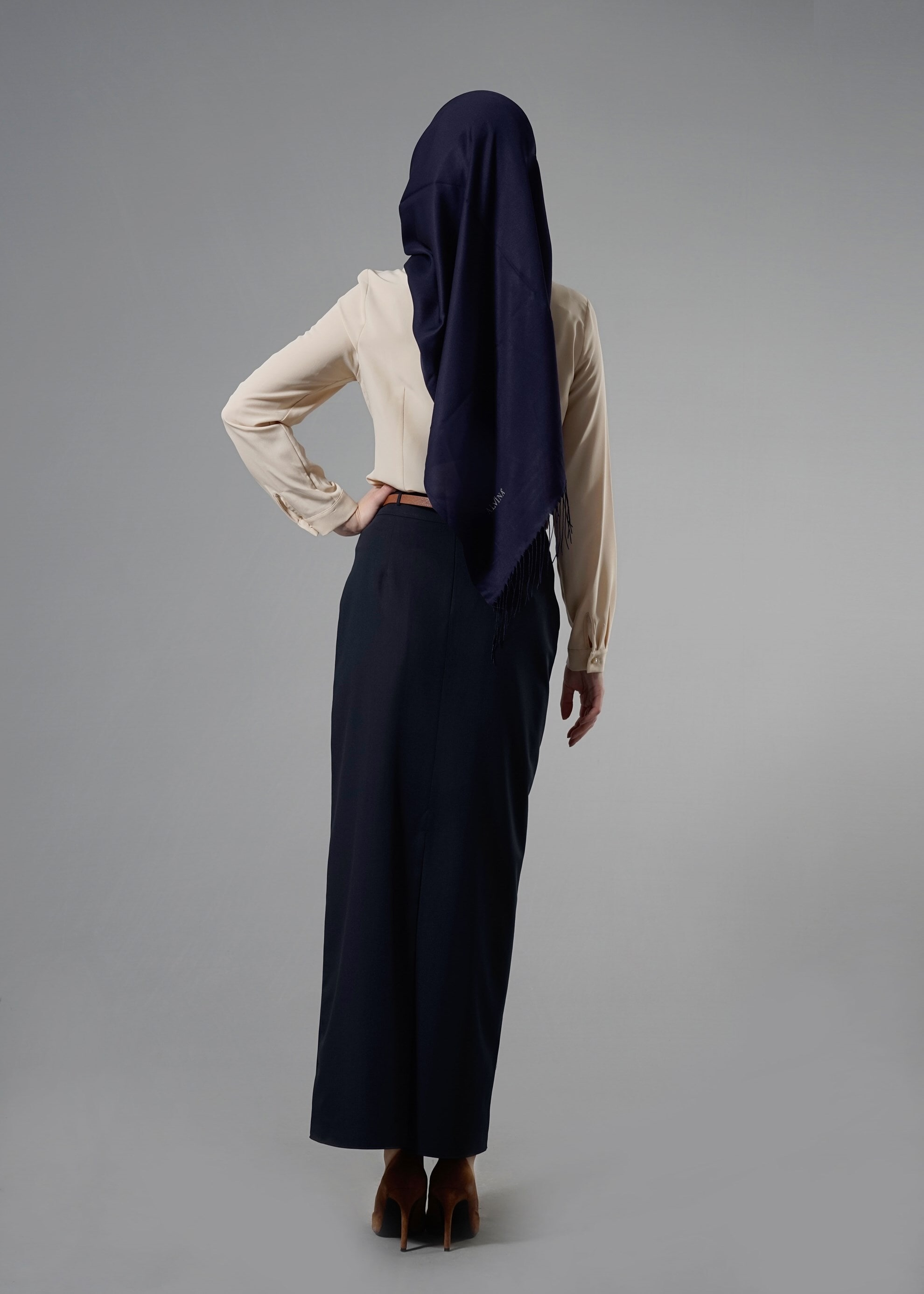 Tesettür giyim BEJ NAKIŞ İŞLEMELİ İNCİ DETAYLI BLUZ 4438 