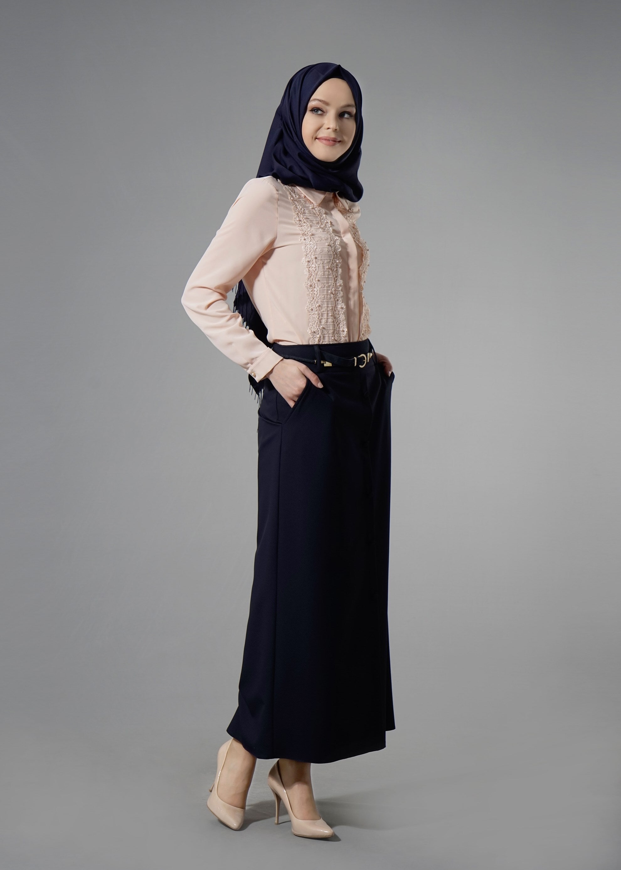 Tesettür giyim PUDRA NAKIŞ İŞLEMELİ İNCİ DETAYLI BLUZ 4438 