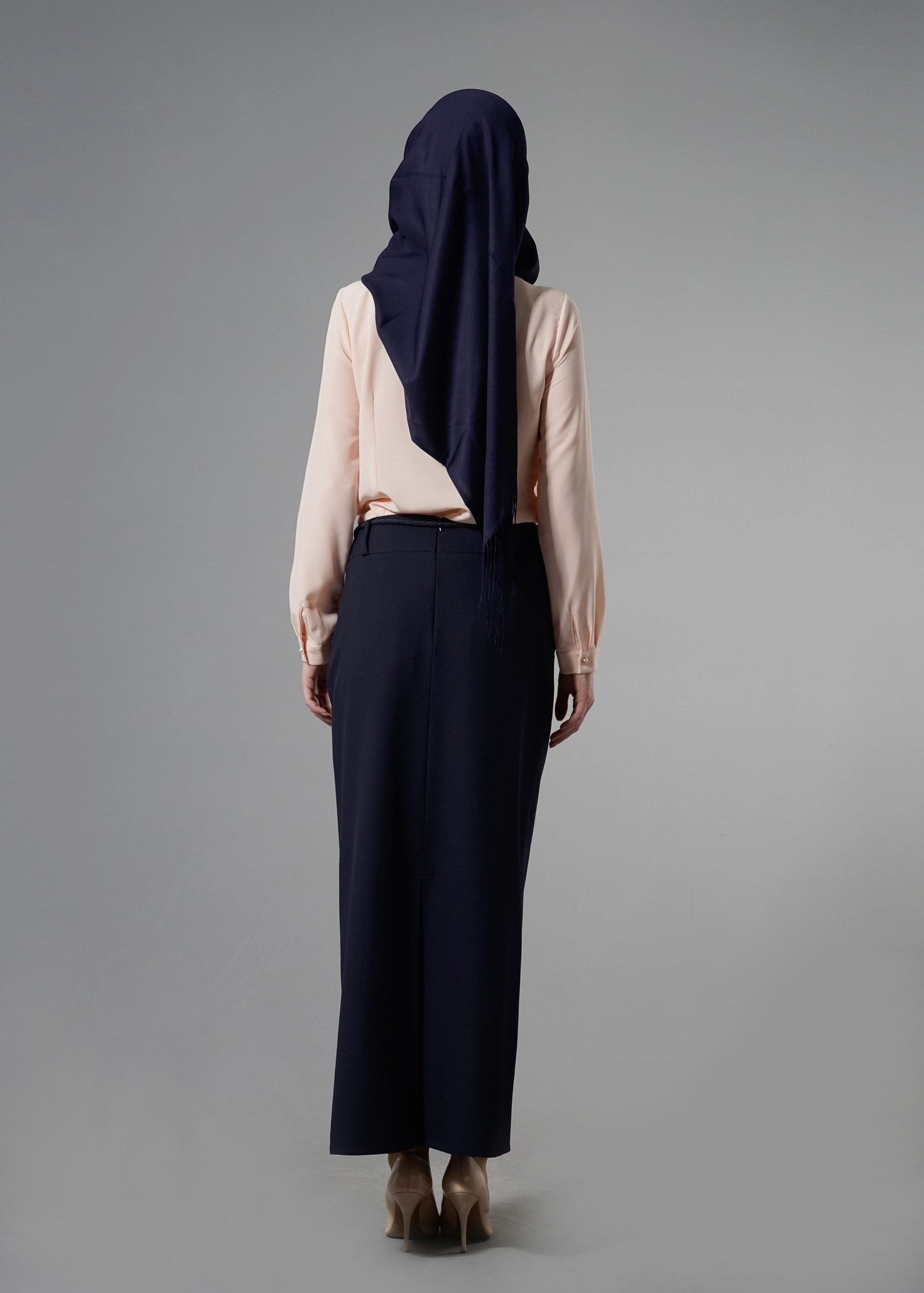 Tesettür giyim PUDRA NAKIŞ İŞLEMELİ İNCİ DETAYLI BLUZ 4438 