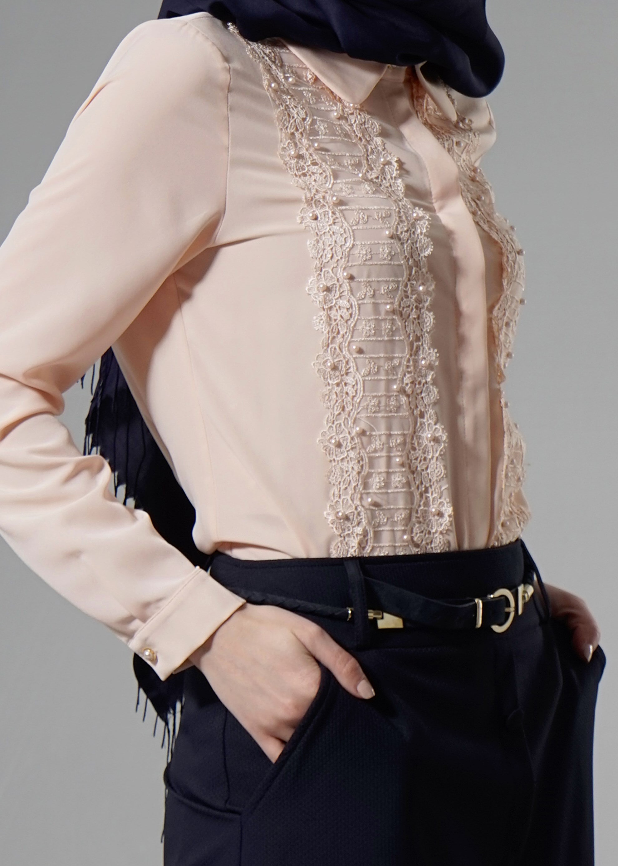 Tesettür giyim PUDRA NAKIŞ İŞLEMELİ İNCİ DETAYLI BLUZ 4438 