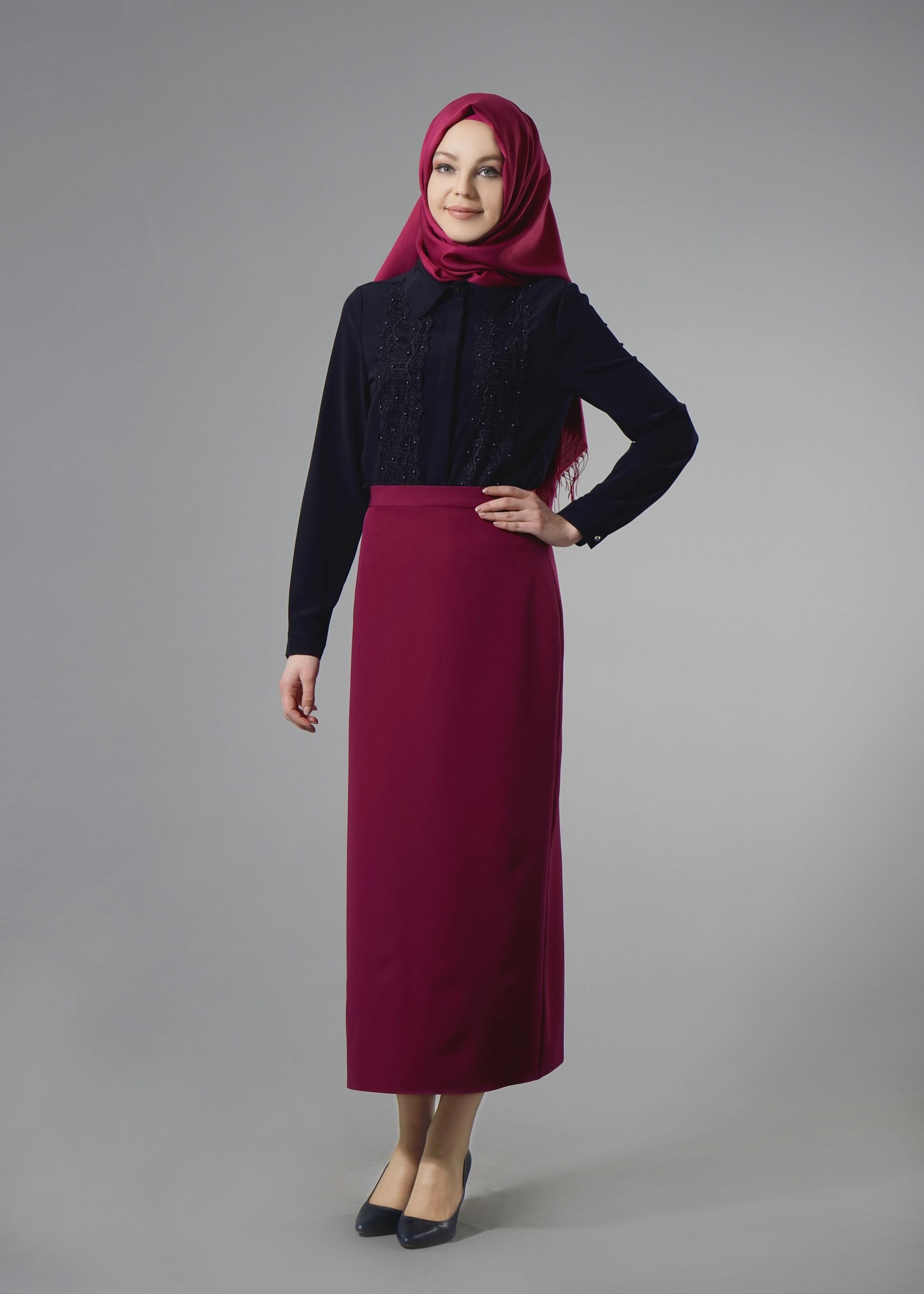 Tesettür giyim LACİVERT NAKIŞ İŞLEMELİ İNCİ DETAYLI BLUZ 4438 