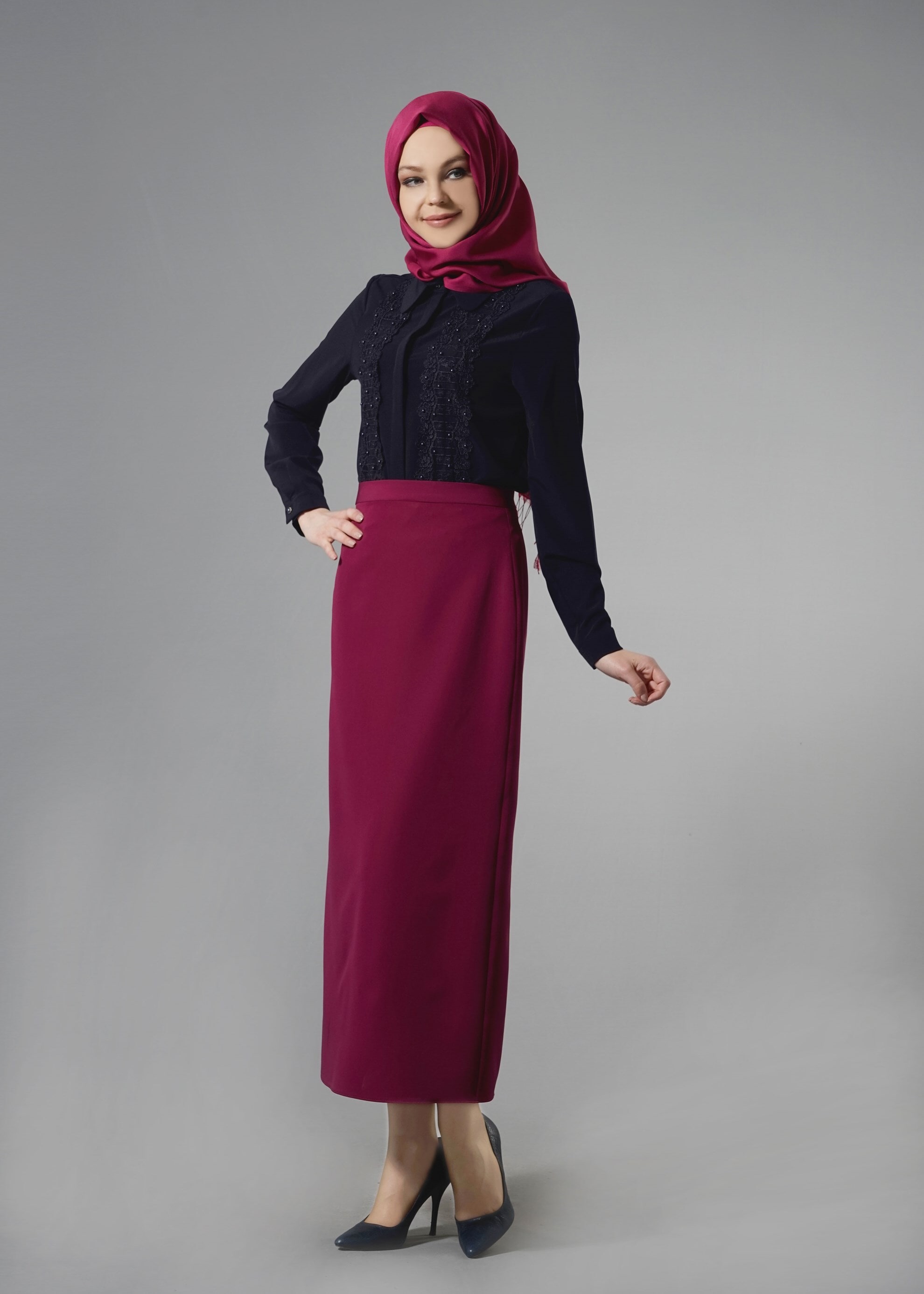 Tesettür giyim LACİVERT NAKIŞ İŞLEMELİ İNCİ DETAYLI BLUZ 4438 