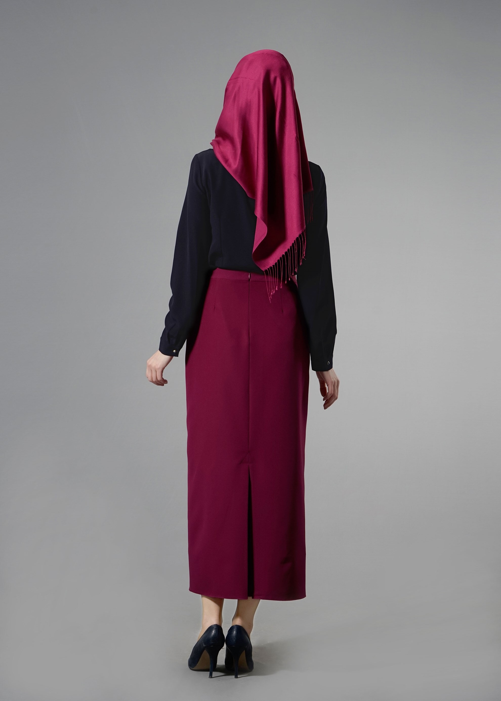 Tesettür giyim LACİVERT NAKIŞ İŞLEMELİ İNCİ DETAYLI BLUZ 4438 