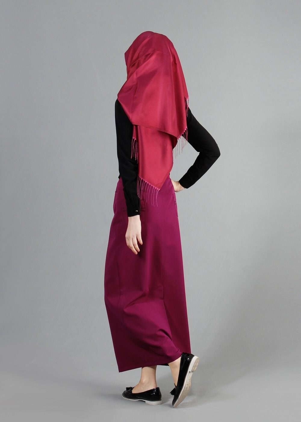 Tesettür giyim SİYAH YAKASI BAĞLAMALI NAKIŞ İŞLEMELİ BLUZ 4439